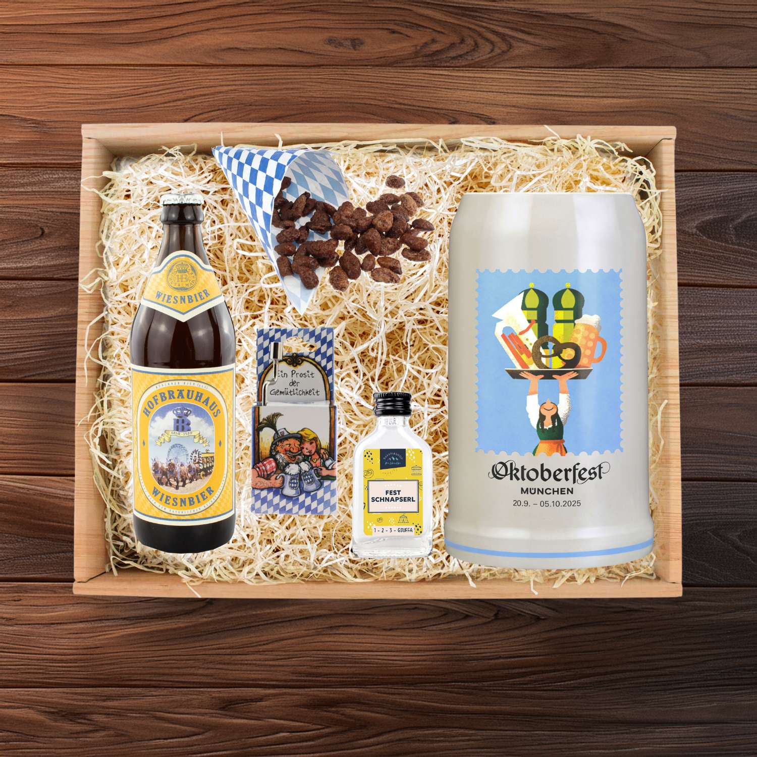 Oktoberfest-Box mit Wiesnkrug, Hofbräu Wiesnbier, gebrannten Mandeln und Schnapserl in Holzbox.