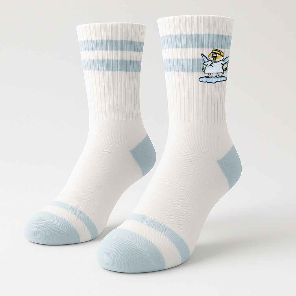 Weiße Engel Aloisius Sportsocken Luhja sag i mit blauen Streifen und Aloisius-Motiv, Fersen und Zehen hellblau.