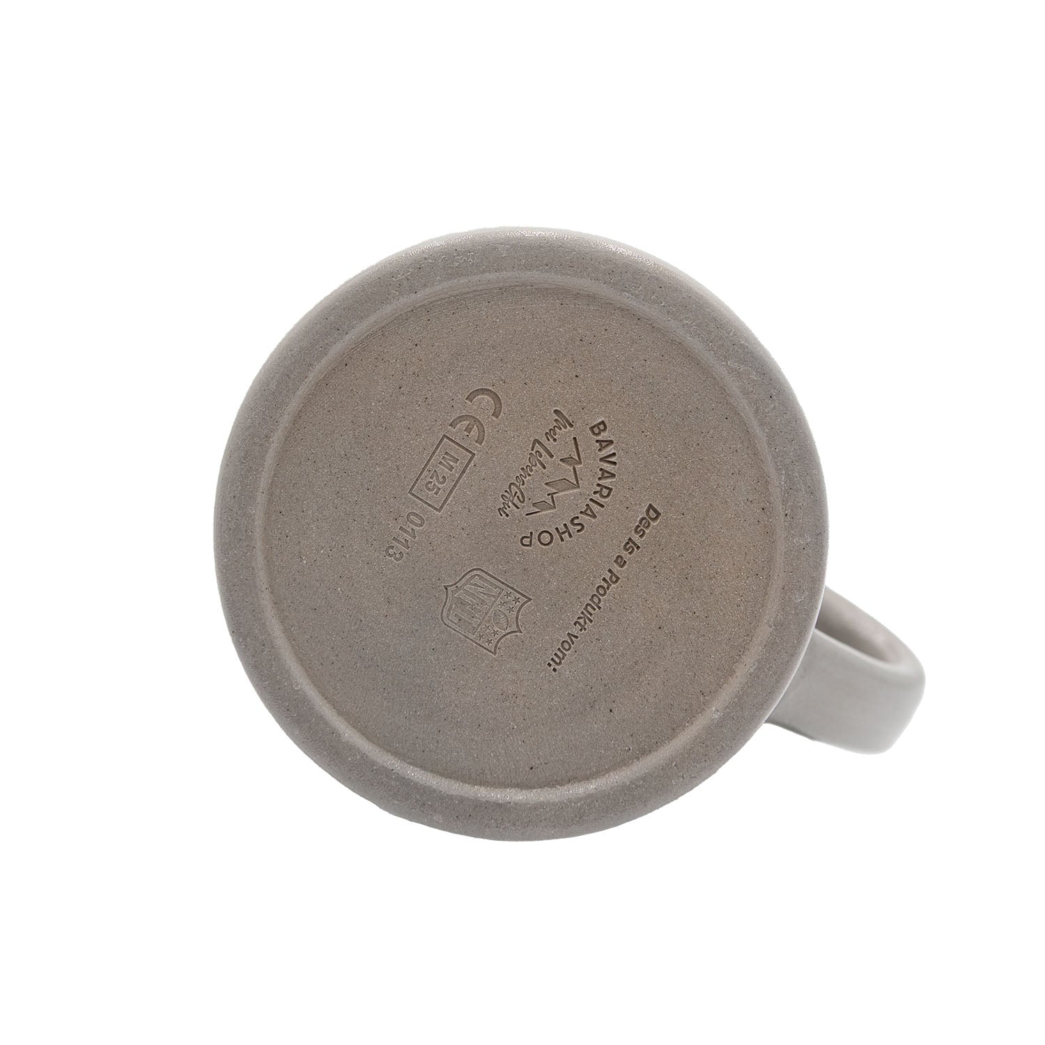 Bodenansicht des ®NFL PREMIUM Teamkrug Buffalo Bills mit Markenprägungen und Logo detailreich dargestellt.