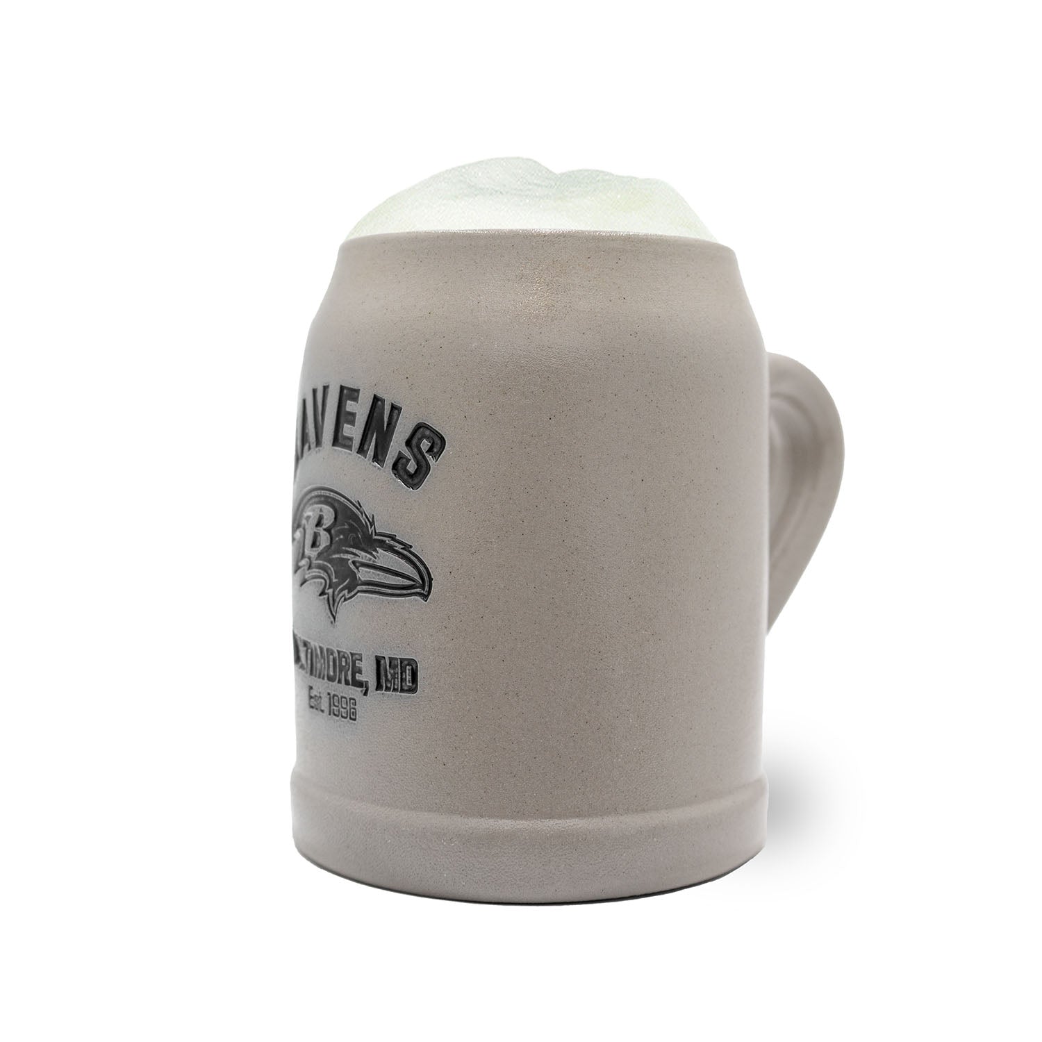 Grauer ®NFL PREMIUM Teamkrug Baltimore Ravens mit Schaumkrone, NFL-Logo und "Baltimore, MD Est. 1996" Aufschrift.