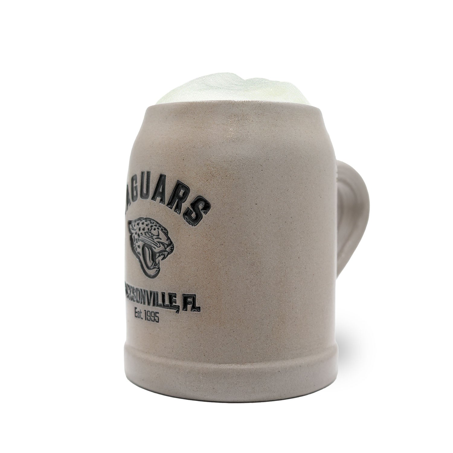 NFL PREMIUM Teamkrug Jacksonville Jaguars aus hochwertigem Steinzeug gefüllt mit schaumigem Bier.