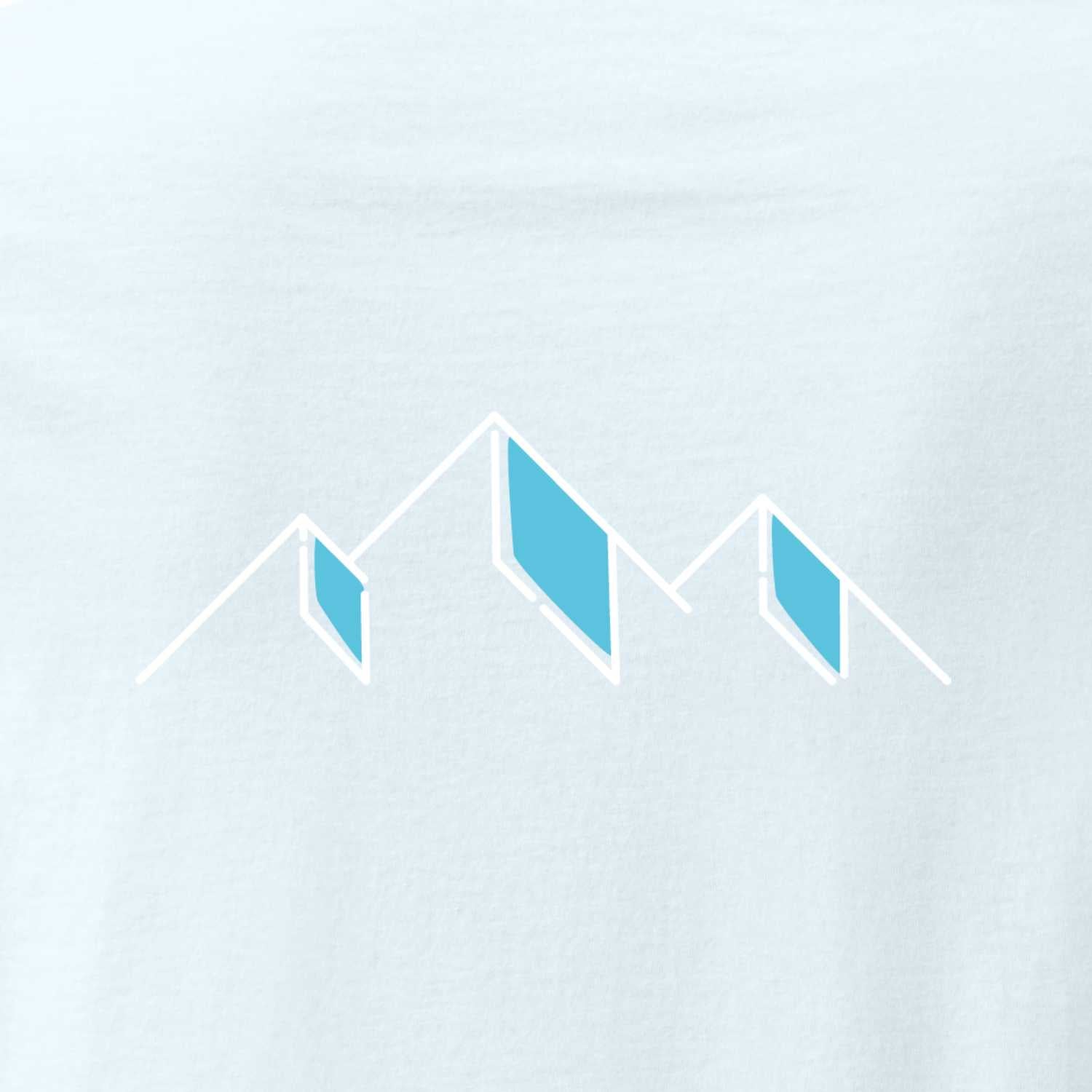 Damen T-Shirt Himmi Herrgott mit modernem Bergmotiv in Weiß und Türkis auf hellblauem Hintergrund.