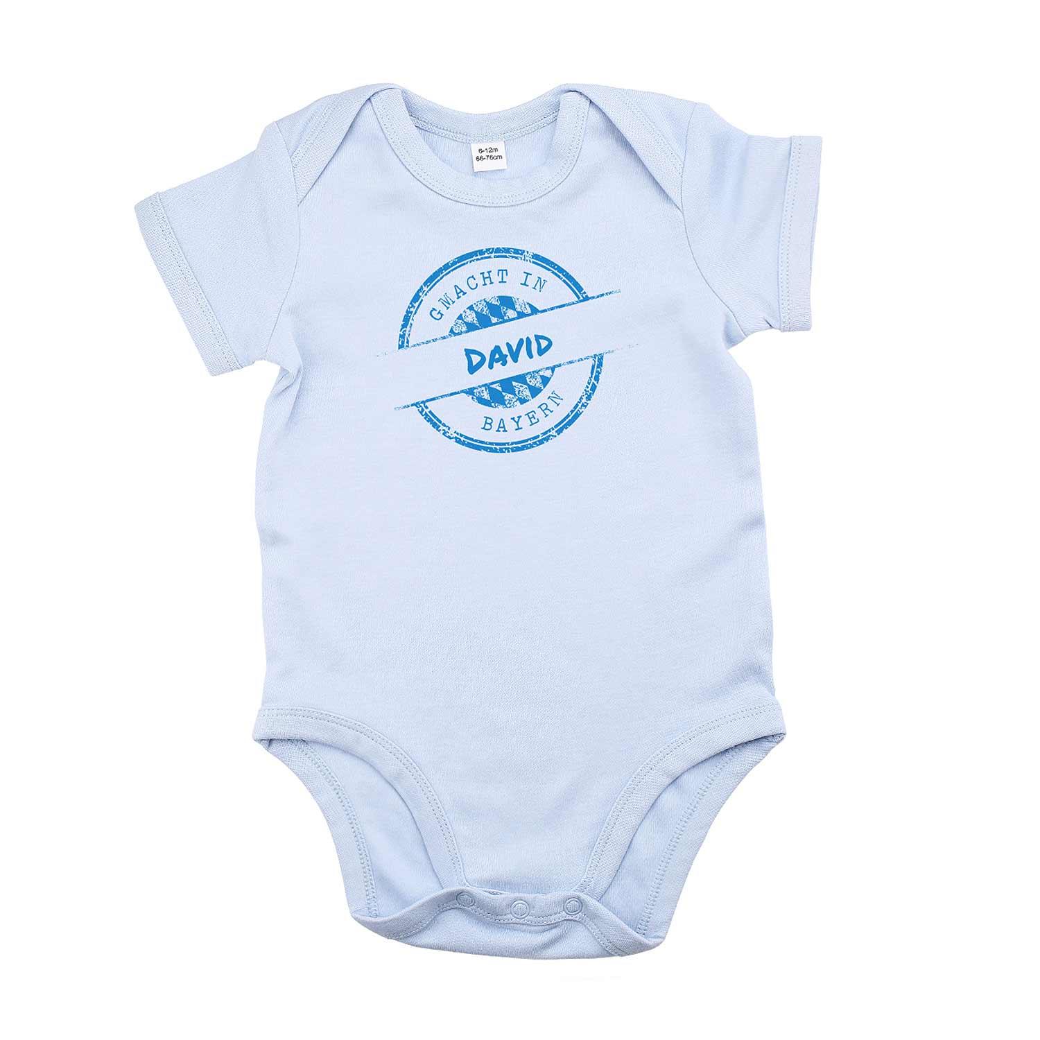 Baby Body g'macht in Bayern blau mit personalisiertem Wunschnamen David und bayerischem Aufdruck
