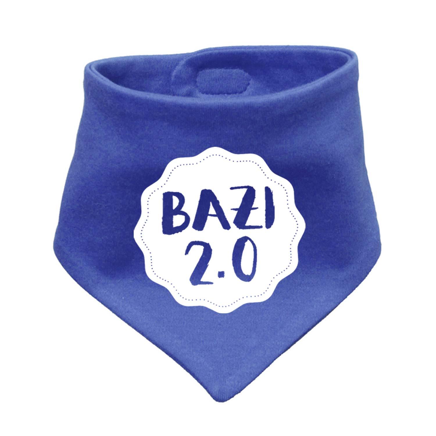 Blaues Babyhalstuch "Bazi 2.0" aus weicher Baumwolle mit weißem "Bazi 2.0" Aufdruck auf der Vorderseite.
