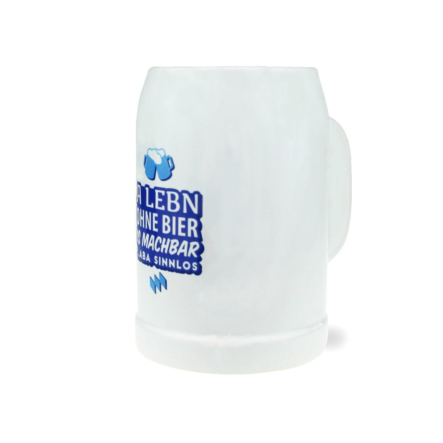 Weißer Bierkrug aus Keramik mit schwarzem Schriftzug „ohne Bier“, zylindrische Form, ca. 0,5 l, 126 mm hoch.