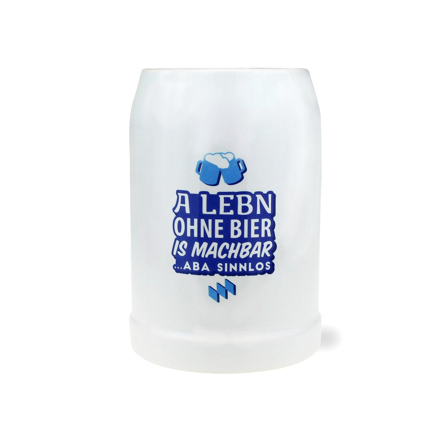 Hellgrauer Bierkrug aus Keramik mit Standardform und schwarzem Aufdruck „ohne Bier“, Fassungsvermögen 0,5 l.