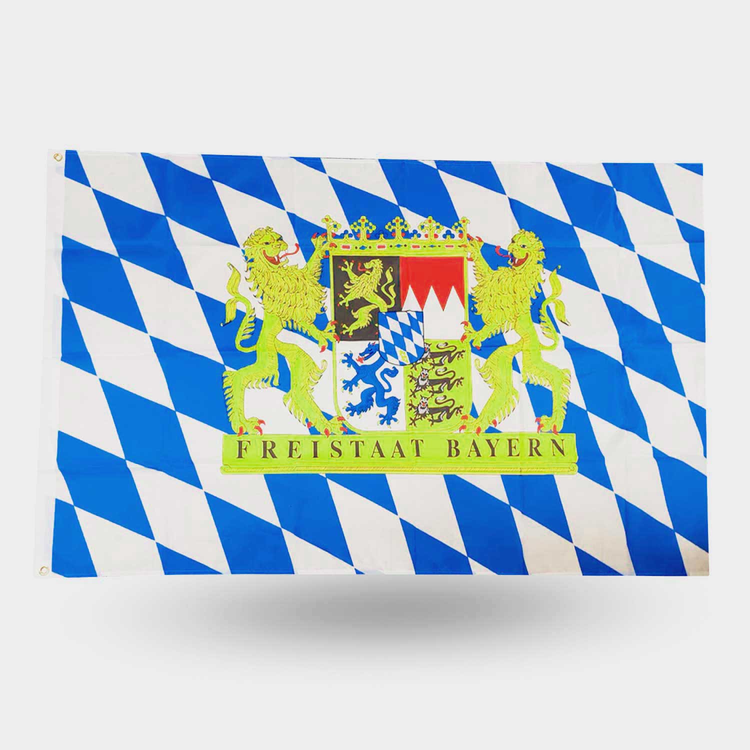 Bayern Flagge mit Rauten und Löwenwappen, dem Schriftzug Freistaat Bayern, in Blau und Weiß.