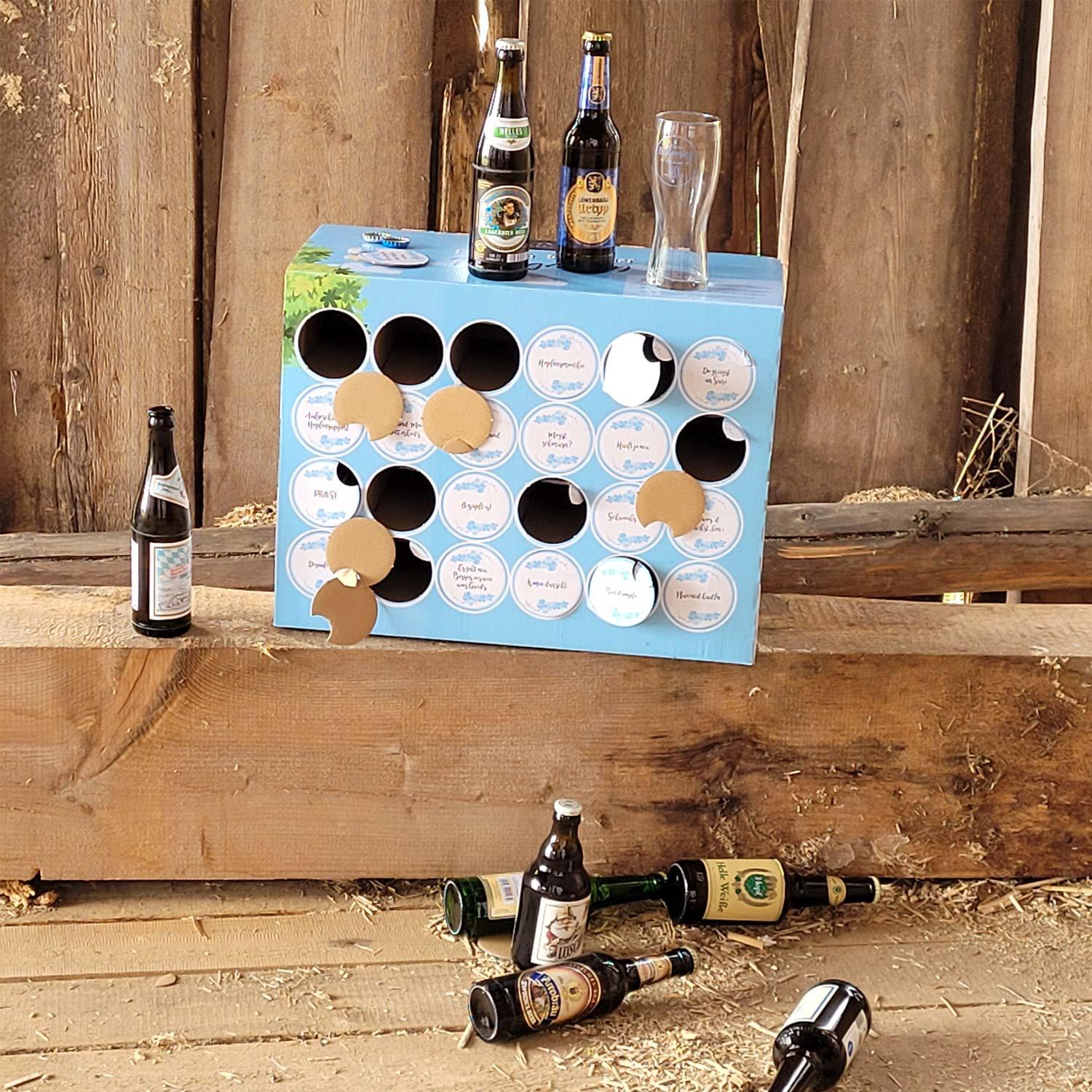 Bier-Box Bayerischer Biergarten mit verschiedenen Bierflaschen und einem Glas, auf Holzuntergrund.