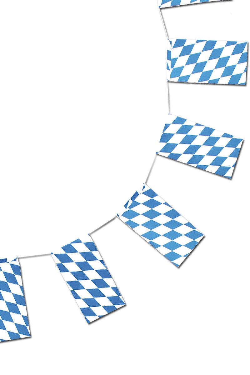 Wiesn Wimpelkette mit blau-weißem Rautenmuster und schwebenden Bannern für bayerische Dekoration