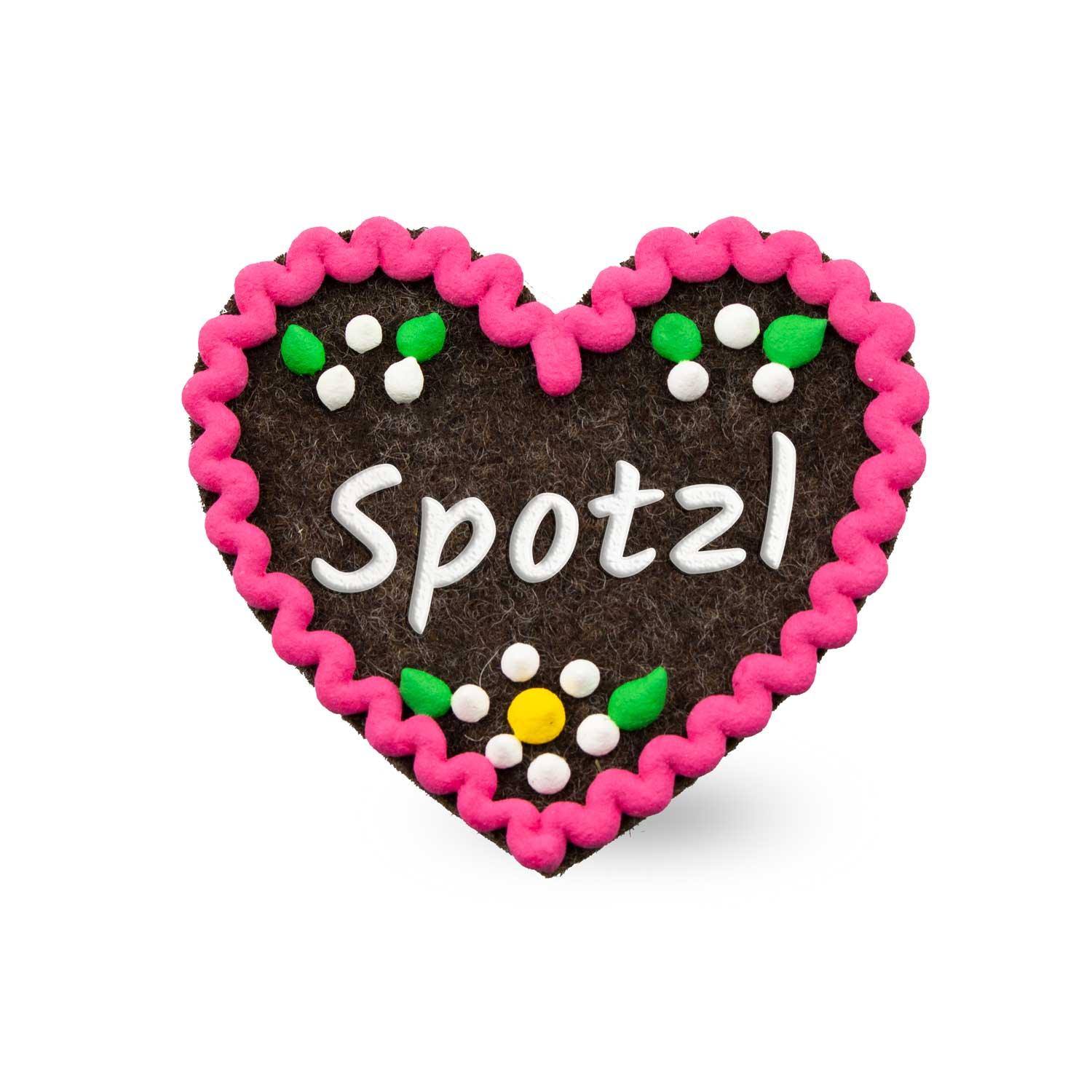 Brauner Filzherz-Anstecker "Spotzl" mit weißer Schrift, pinkem Rand und Blumen aus Filzkugeln.