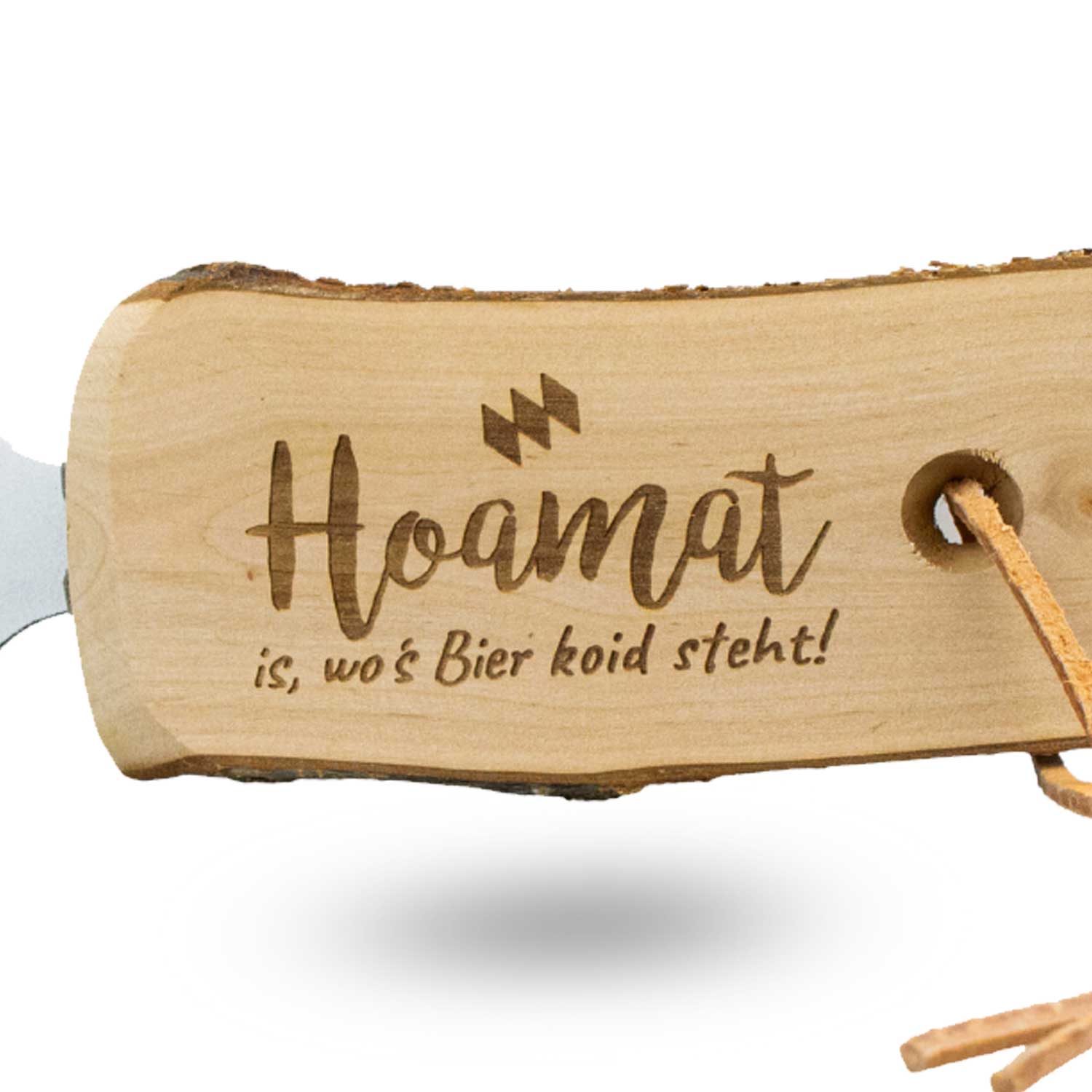Flaschenöffner Hoamat is, wo's Bier koid steht, aus Holz mit Lasergravur und rustikaler Optik.