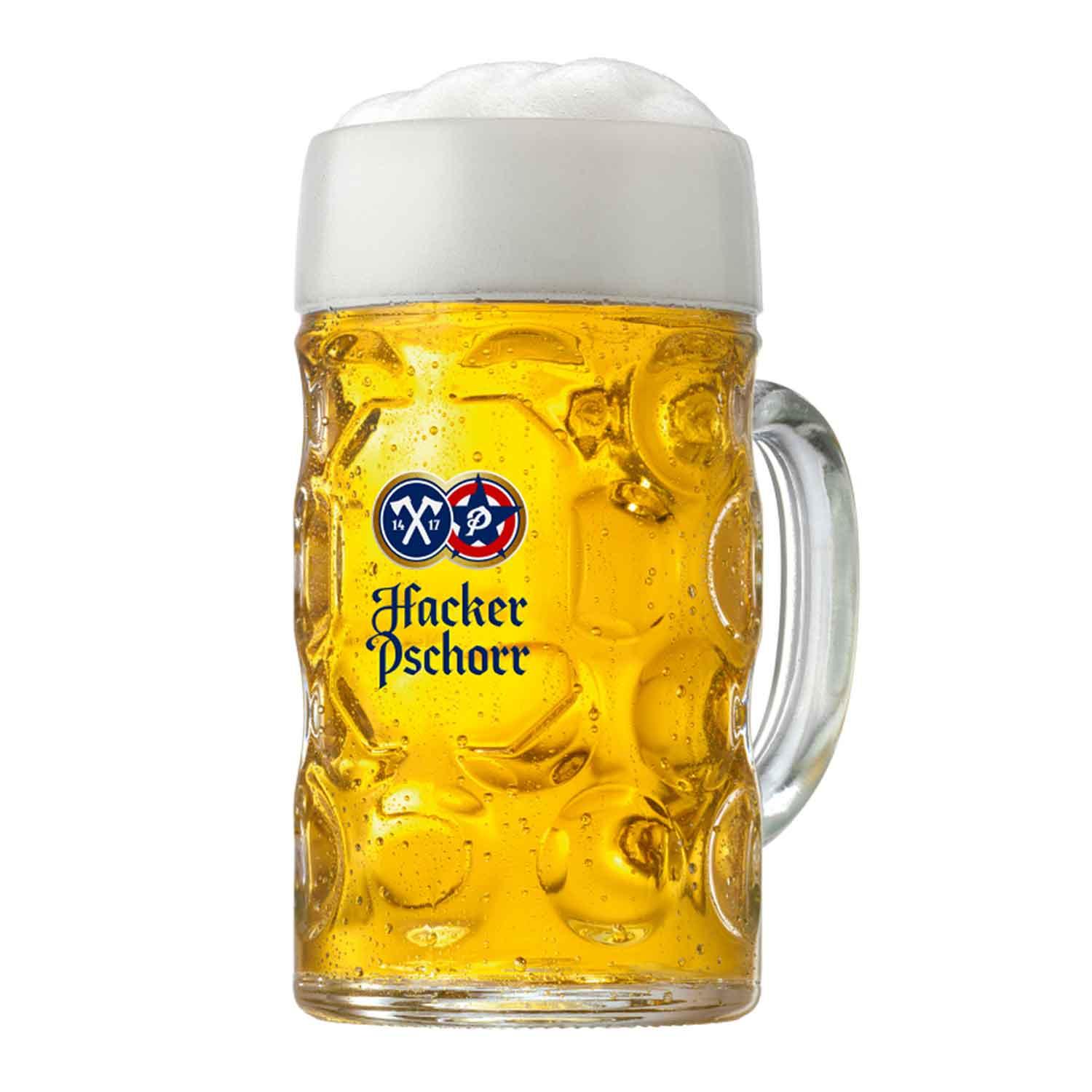 Bayerischer Maßkrug mit hellem Bier und schaumiger Krone, zeigt das Hacker Pschorr Logo.