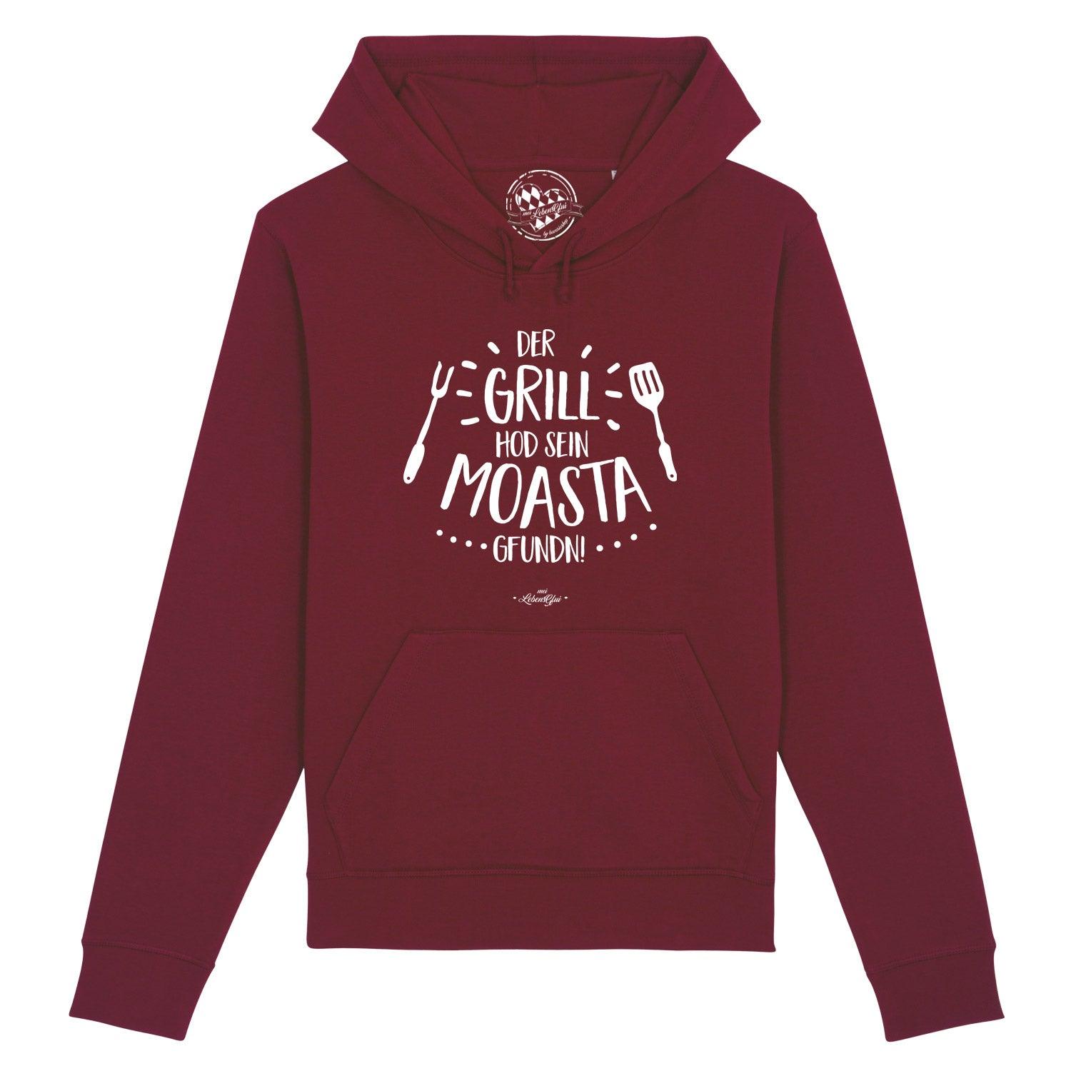 Weinroter Herren Hoodie "GrillMoasta" mit weißem bayerischen Spruch und Grillgabel-Motiv.