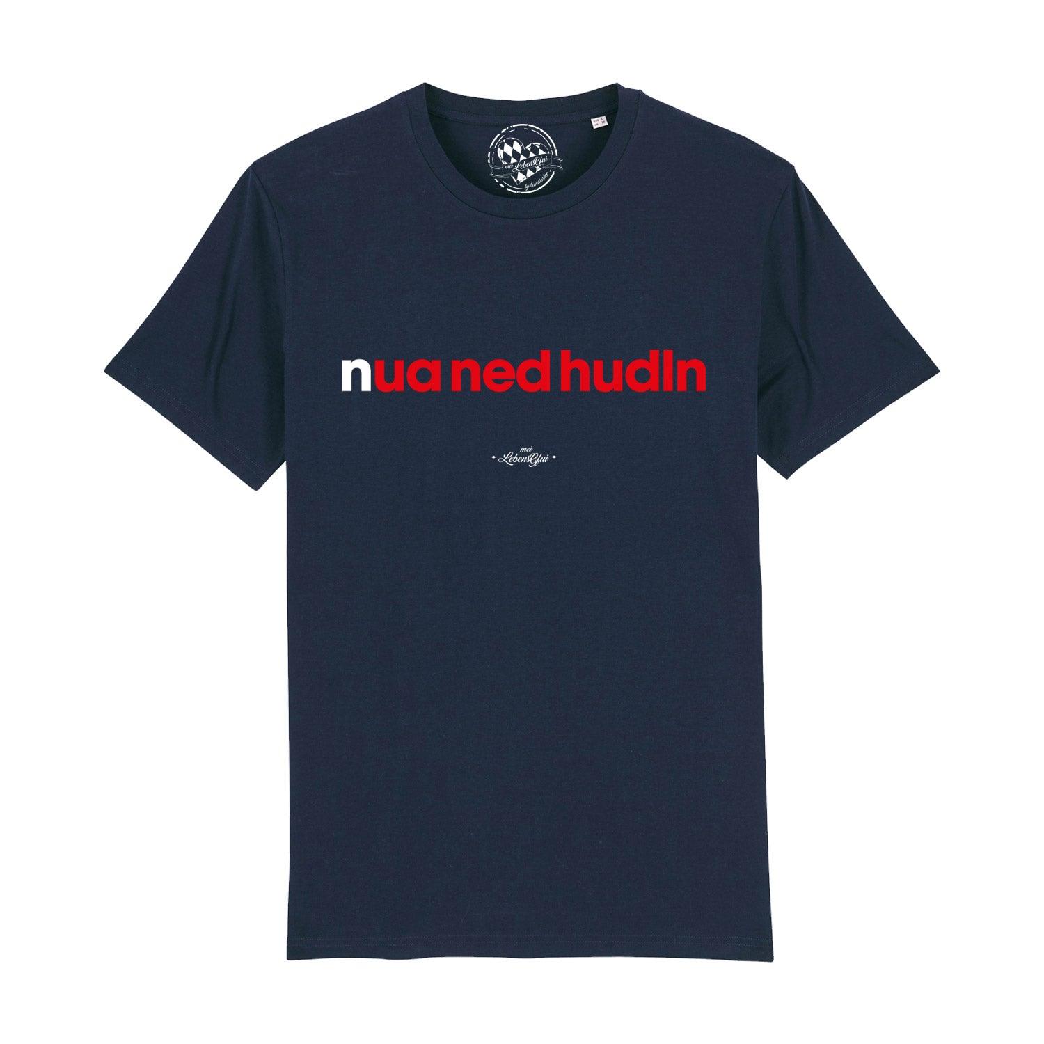 Dunkelblaues Herren T-Shirt Nua ned hudln mit rotem Schriftzug und weißem Label im Nackenbereich, aus Baumwolle