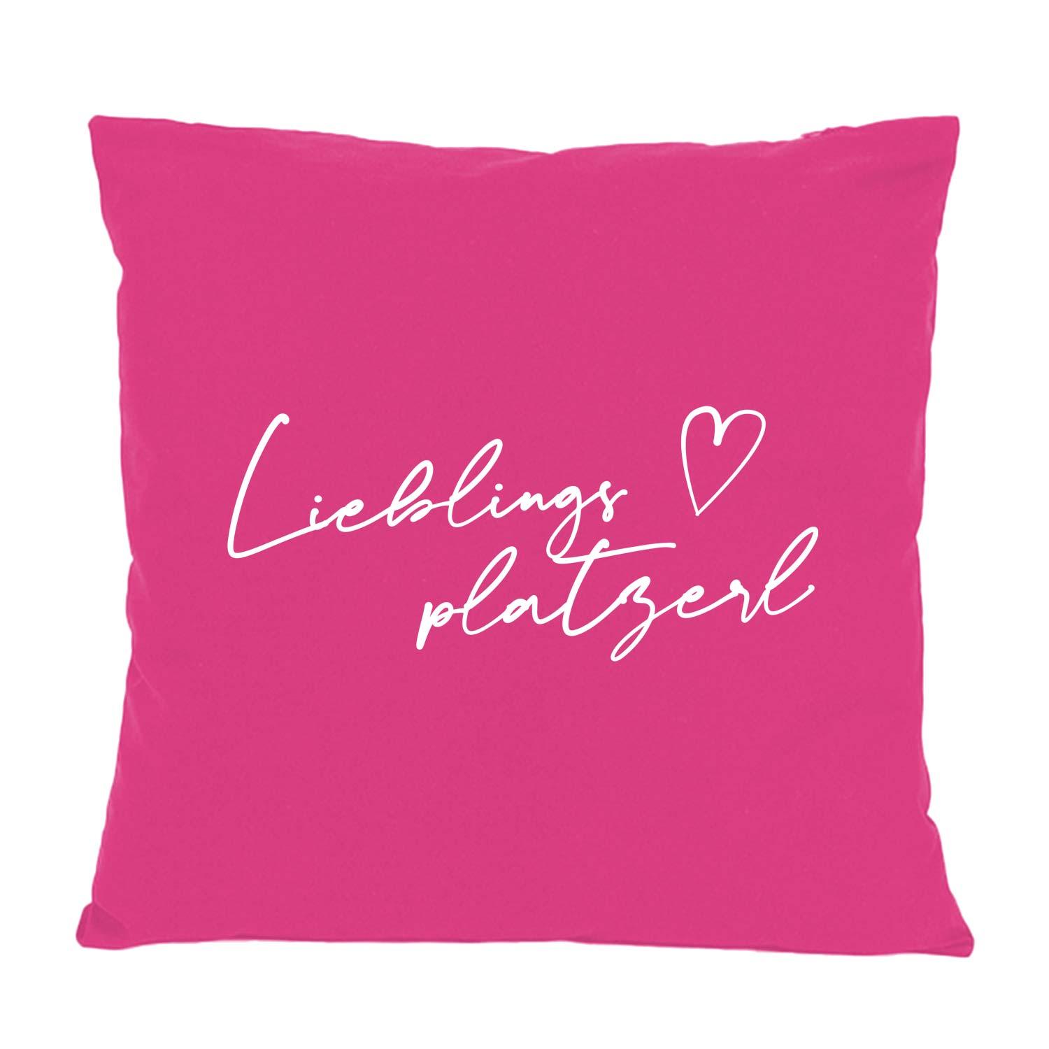 Kissen Lieblingsplatzerl in leuchtendem Pink mit weißer Herz- und Schriftzug-Stickerei, Dekoration für Zuhause.