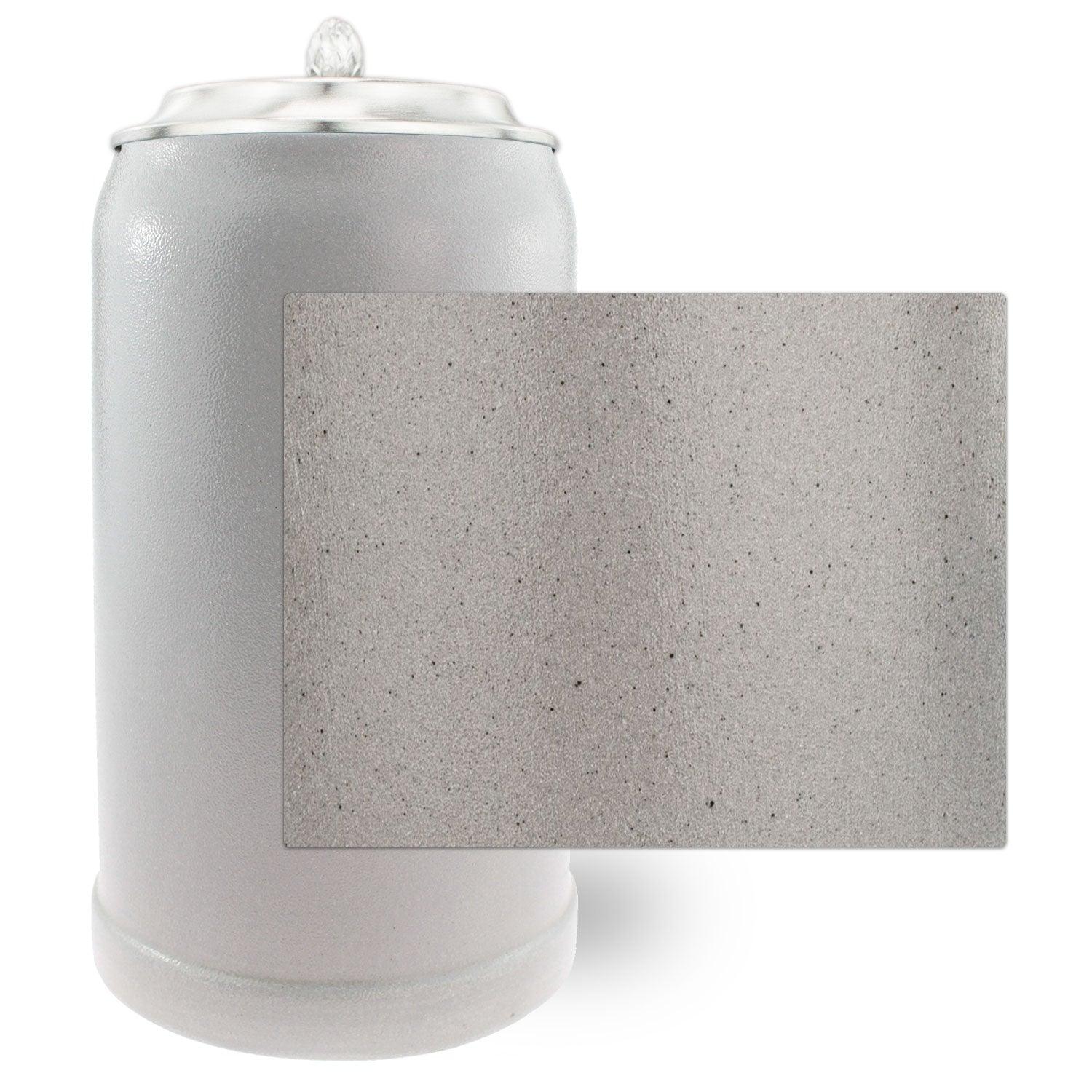 PREMIUM Steinkrug Bierkrug mit grauem Relief und schlichtem Zinndeckel für authentischen Biergenuss.
