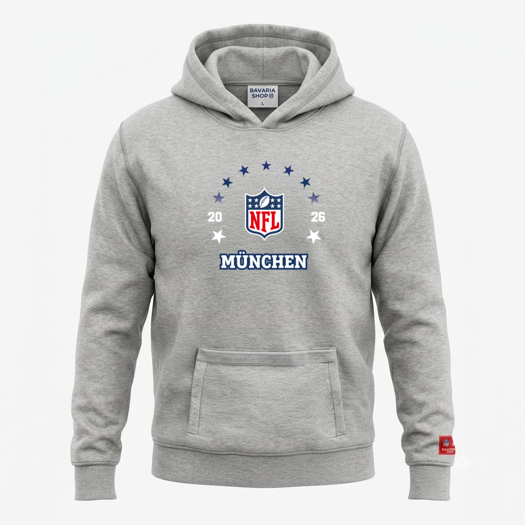 Grauer Hoodie mit NFL x München Logo. Aufdruck 20 und 26 mit Sternen um das NFL Emblem und München darunter.