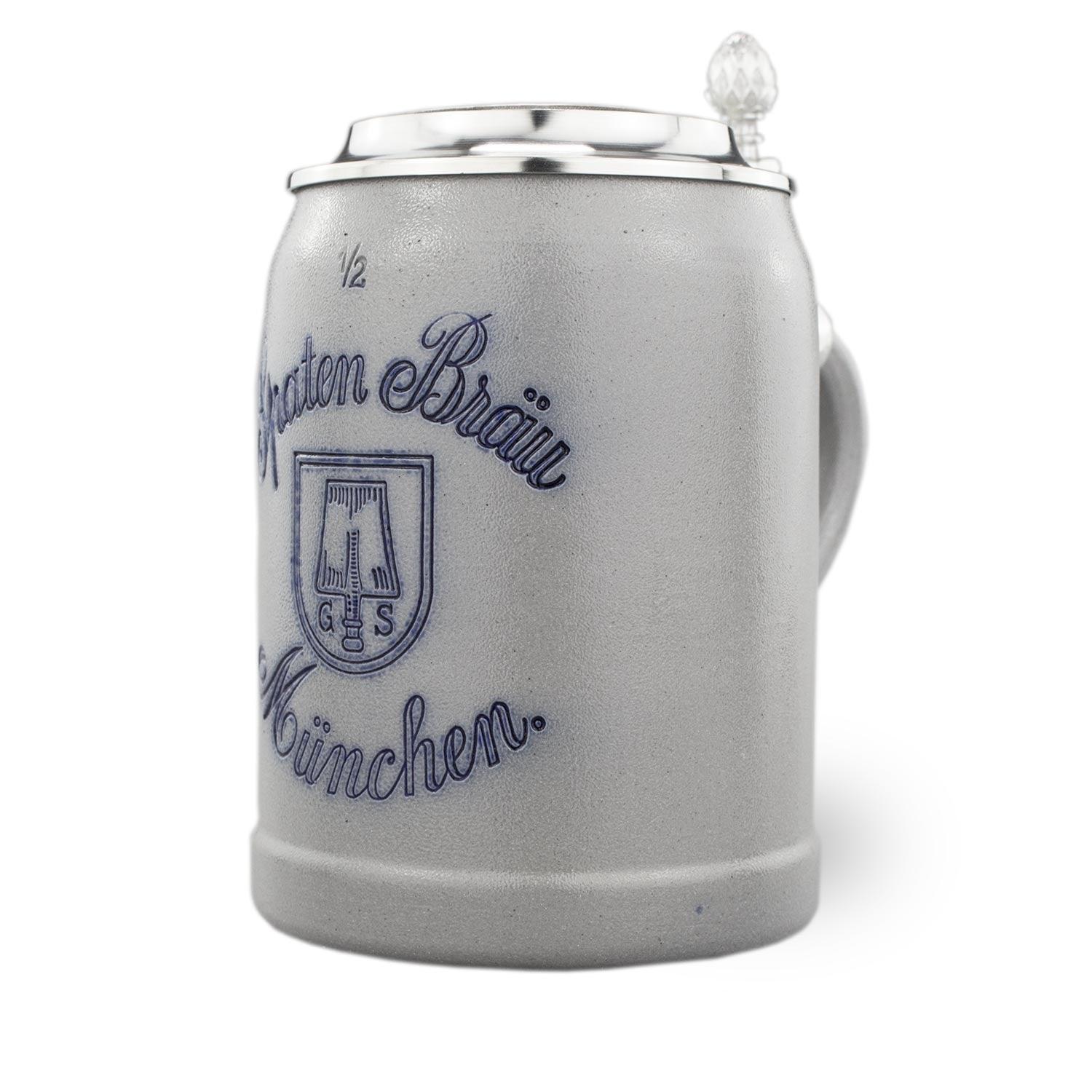 Grauer Ton-Bierkrug mit Zinndeckel und Gravur "Hofbräu München", ideal für Bierliebhaber und Sammler.