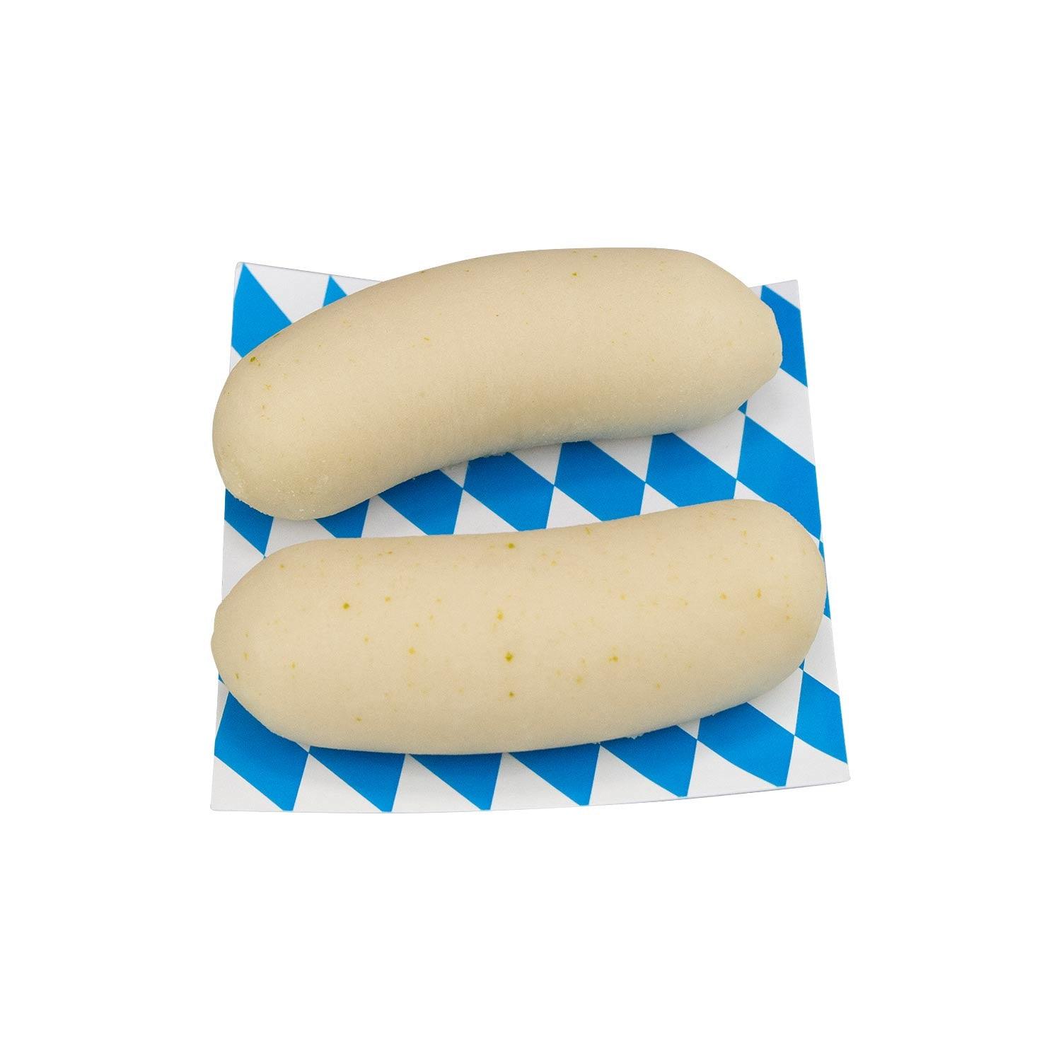 Zwei hellgelbe Weißwürste aus Marzipan auf einer bayerisch blau-weiß karierten Serviette.