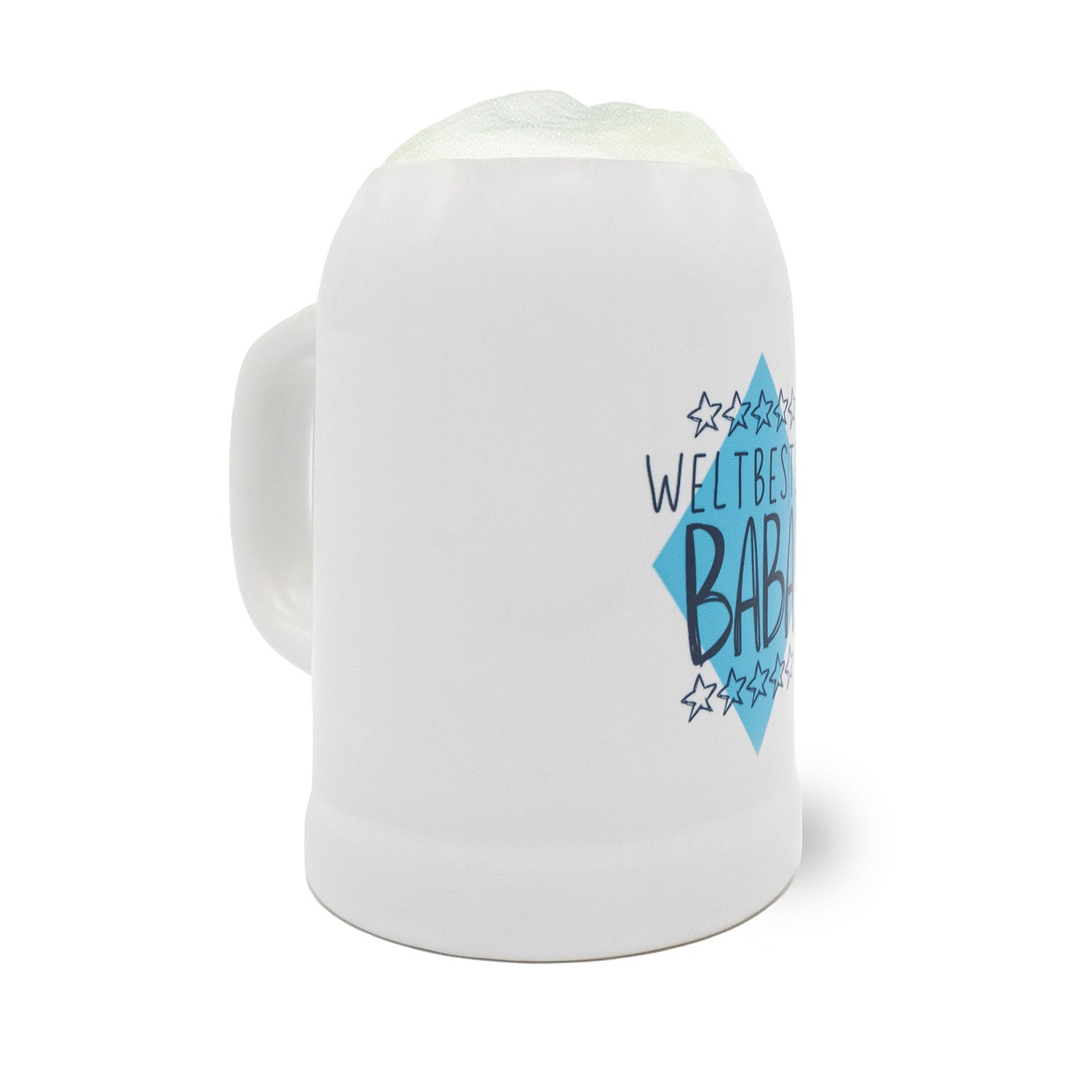 Weißer Keramik-Bierkrug Weltbester Baba mit blauem Schriftzug und Sternen, gefüllt mit Schaum.