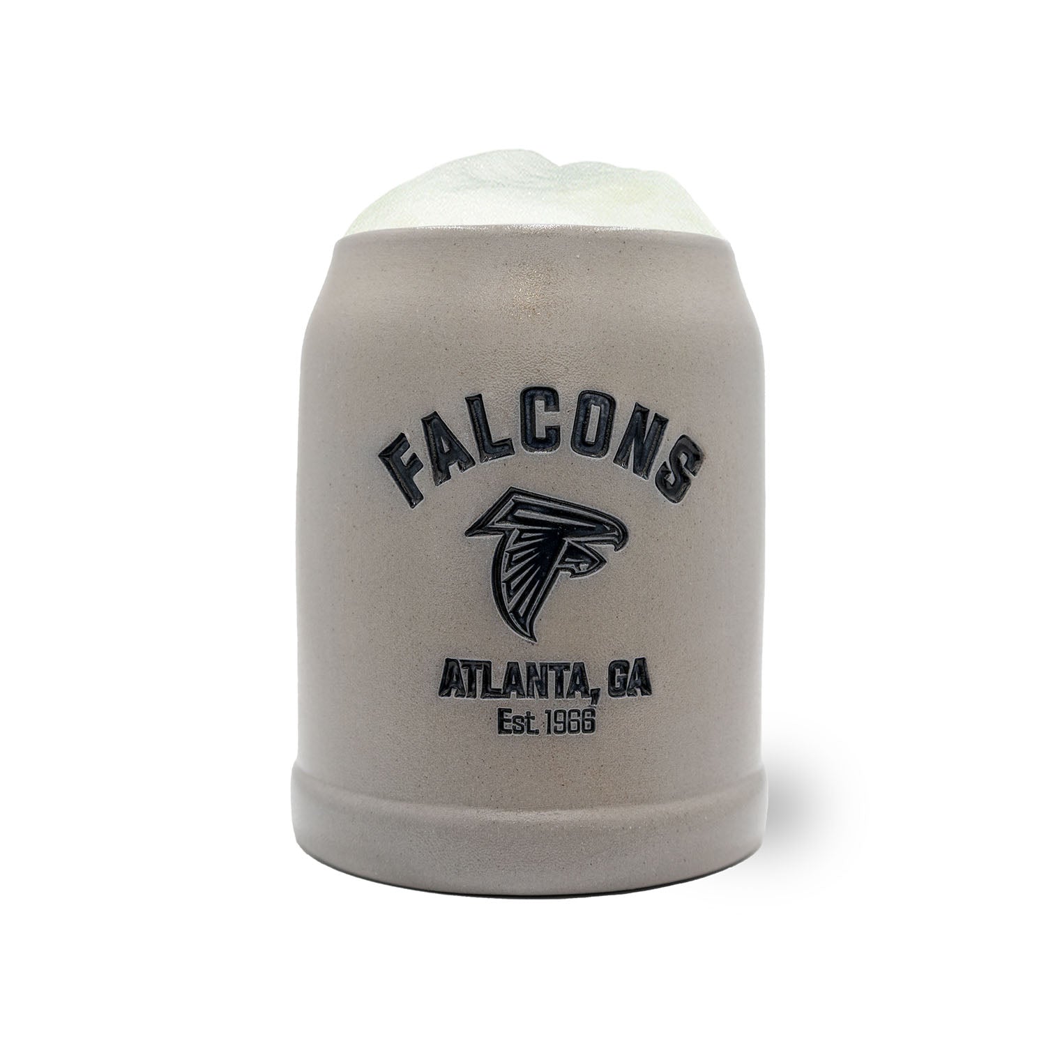 Grauer NFL PREMIUM Teamkrug Atlanta Falcons mit schwarzem Logo und Teamnamen, gefüllt mit Schaum.