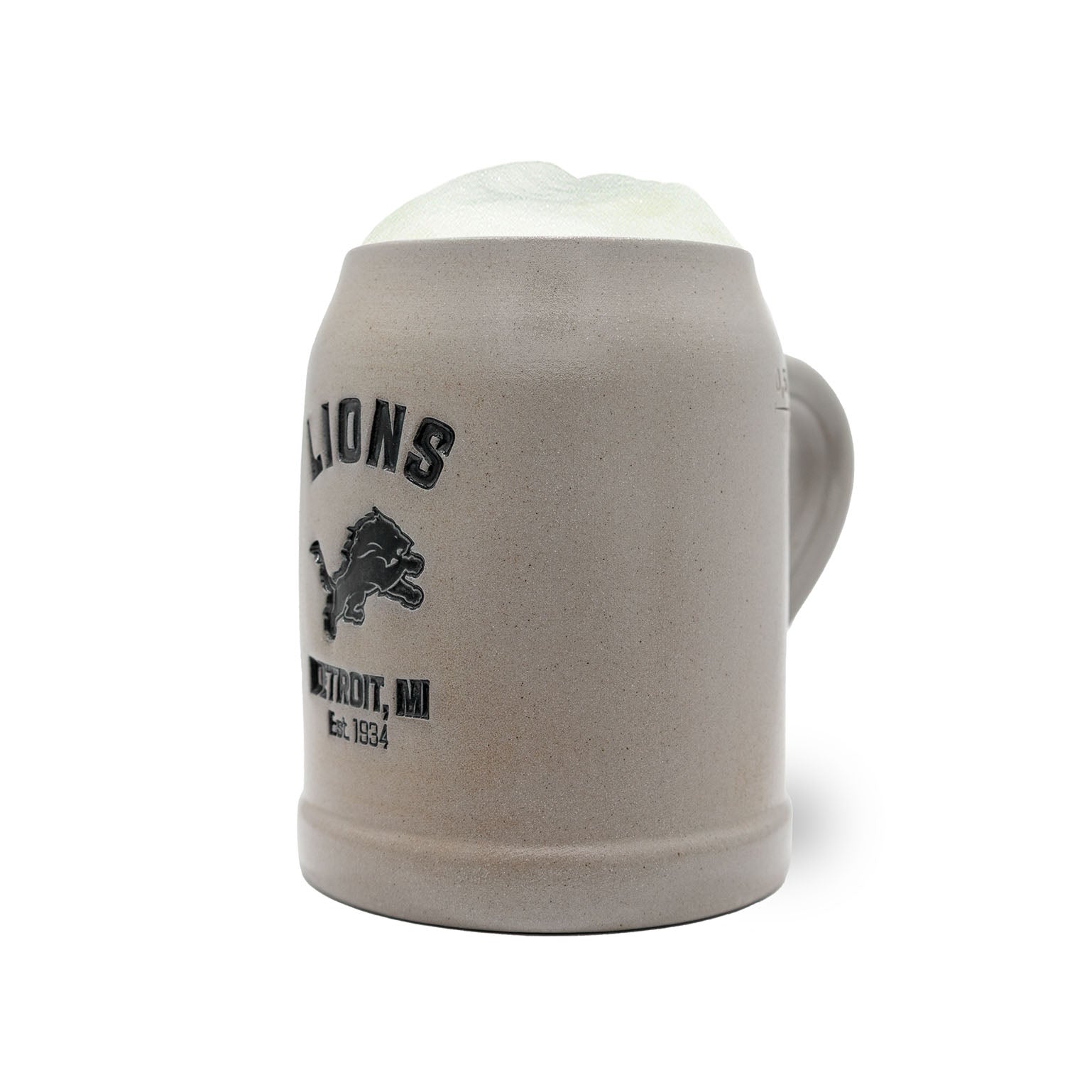 ®NFL PREMIUM Teamkrug Detroit Lions aus Steinzeug, gefüllt mit Bier und Schaum, schwarzes Logo.