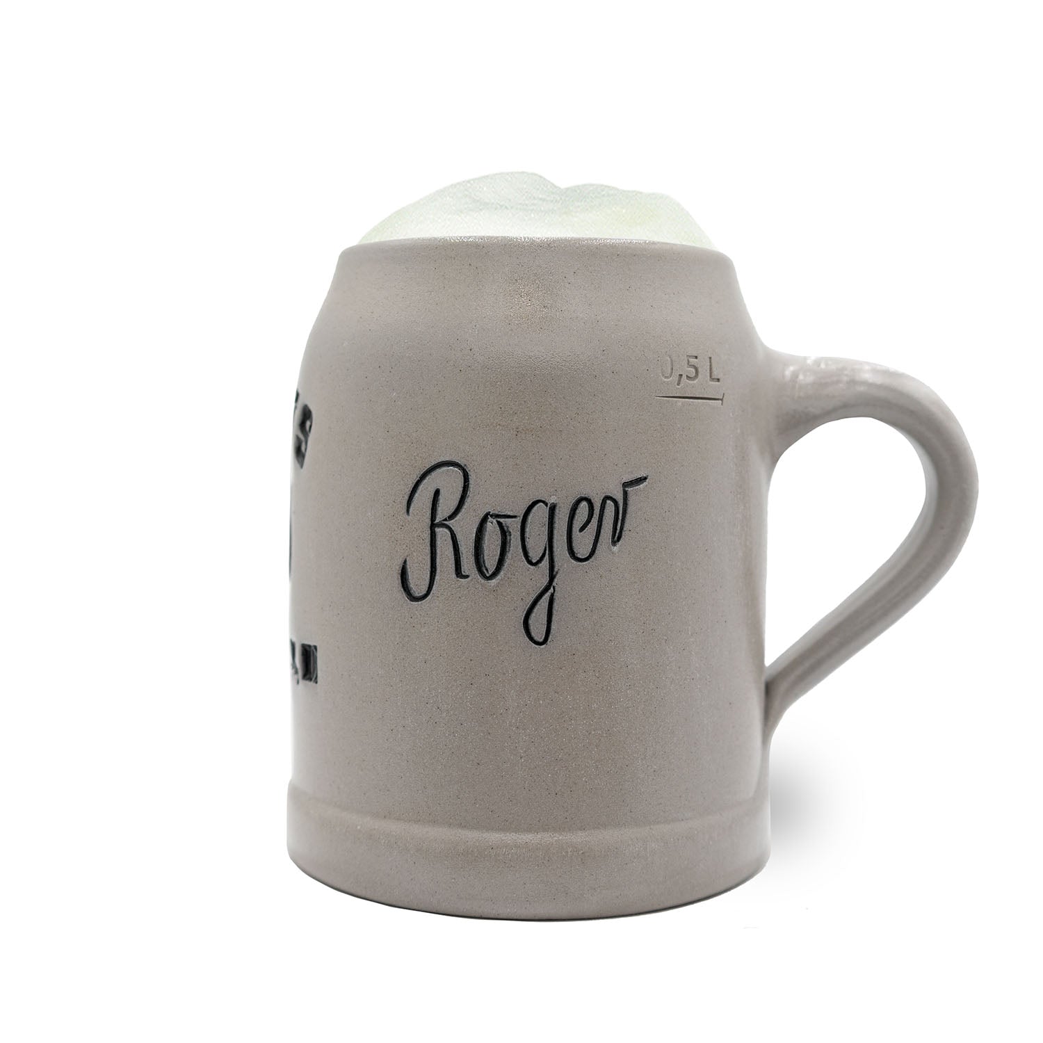 Grauer Keramik-Bierkrug mit Roger Schriftzug, Schaumkrone und 0,5 Liter Füllstrich, ideal für NFL Fans.