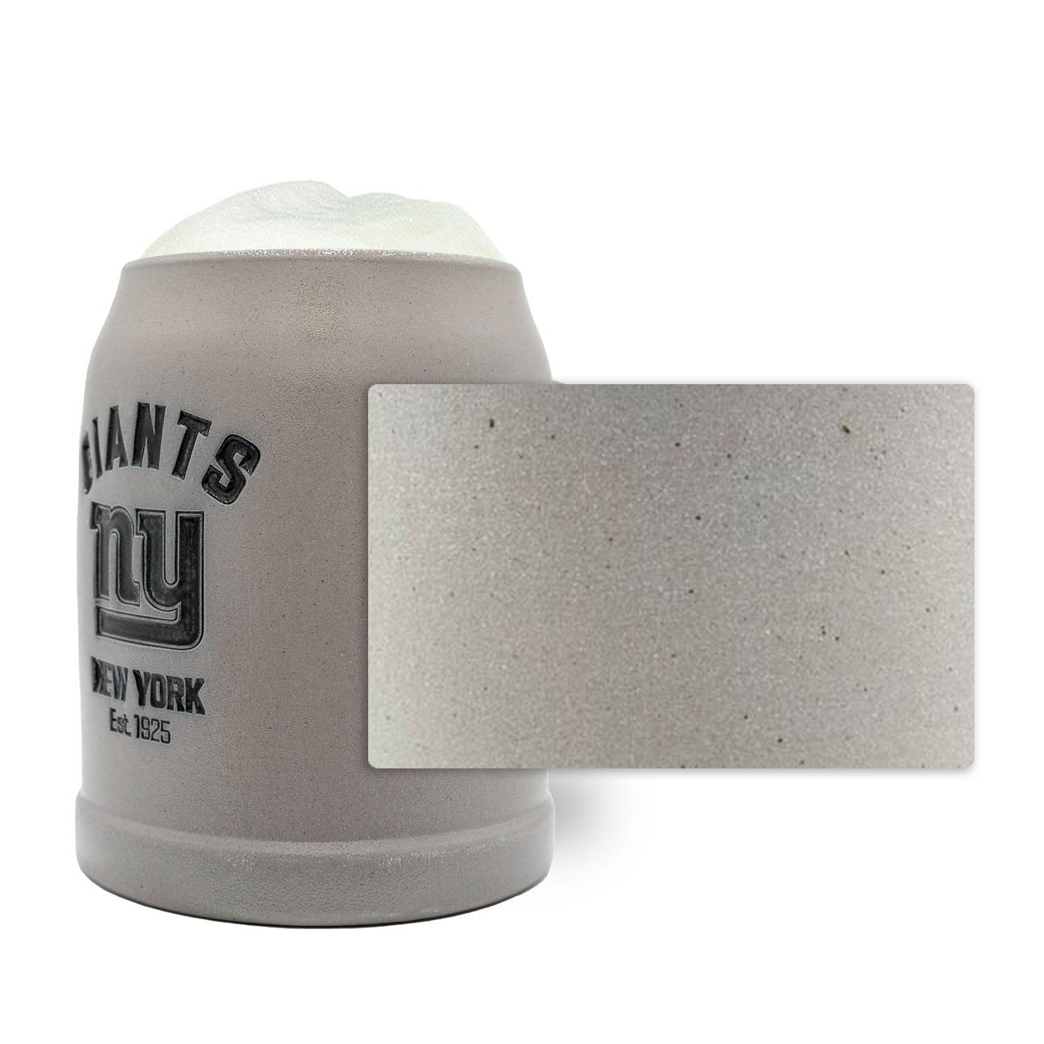 Grauer NFL PREMIUM Teamkrug New York Giants aus Steinzeug mit Schaumkrone und Detail der rauen Oberfläche.