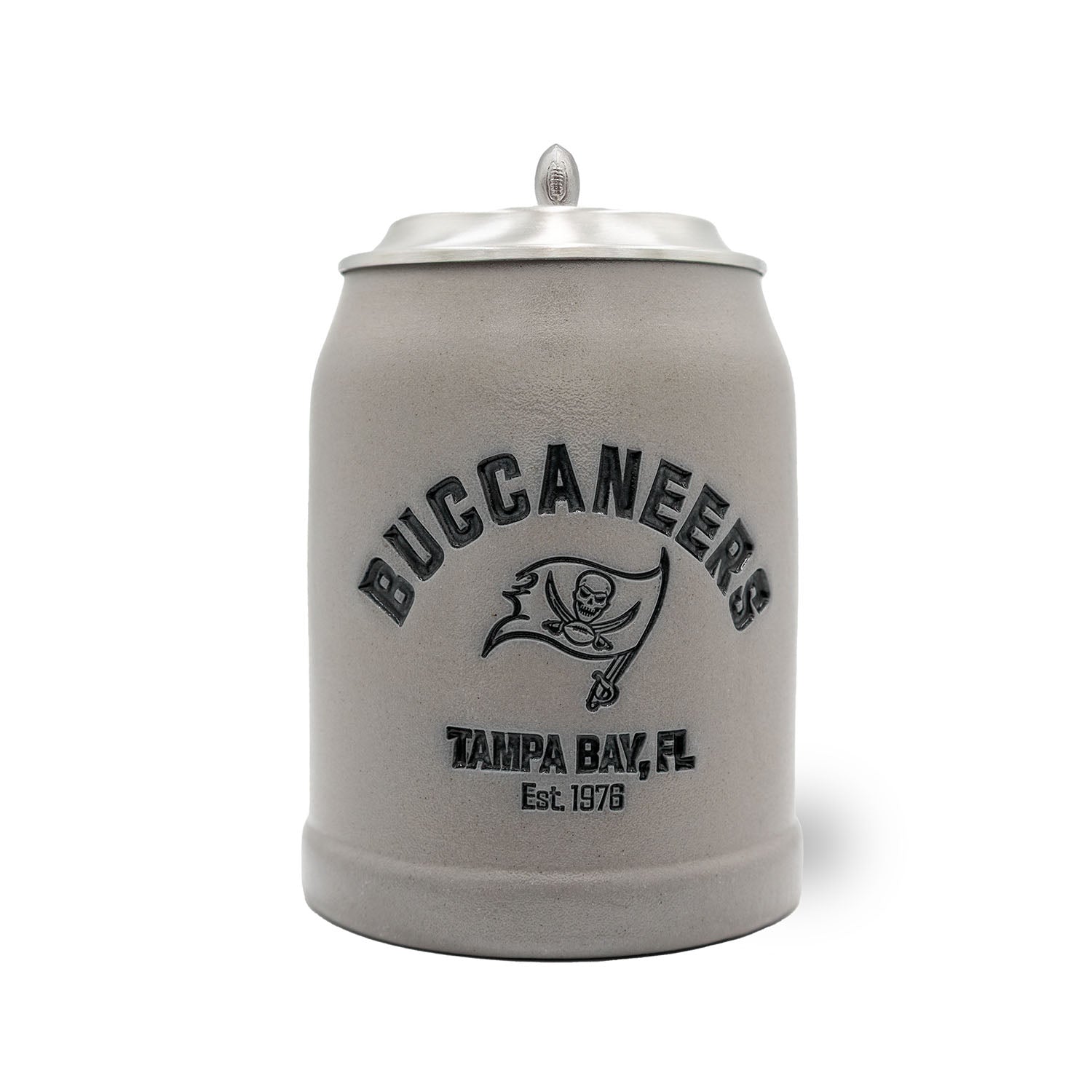 Grauer NFL PREMIUM Tampa Bay Buccaneers Teamkrug aus Steinzeug mit Wappen, Schriftzug und Zinndeckel