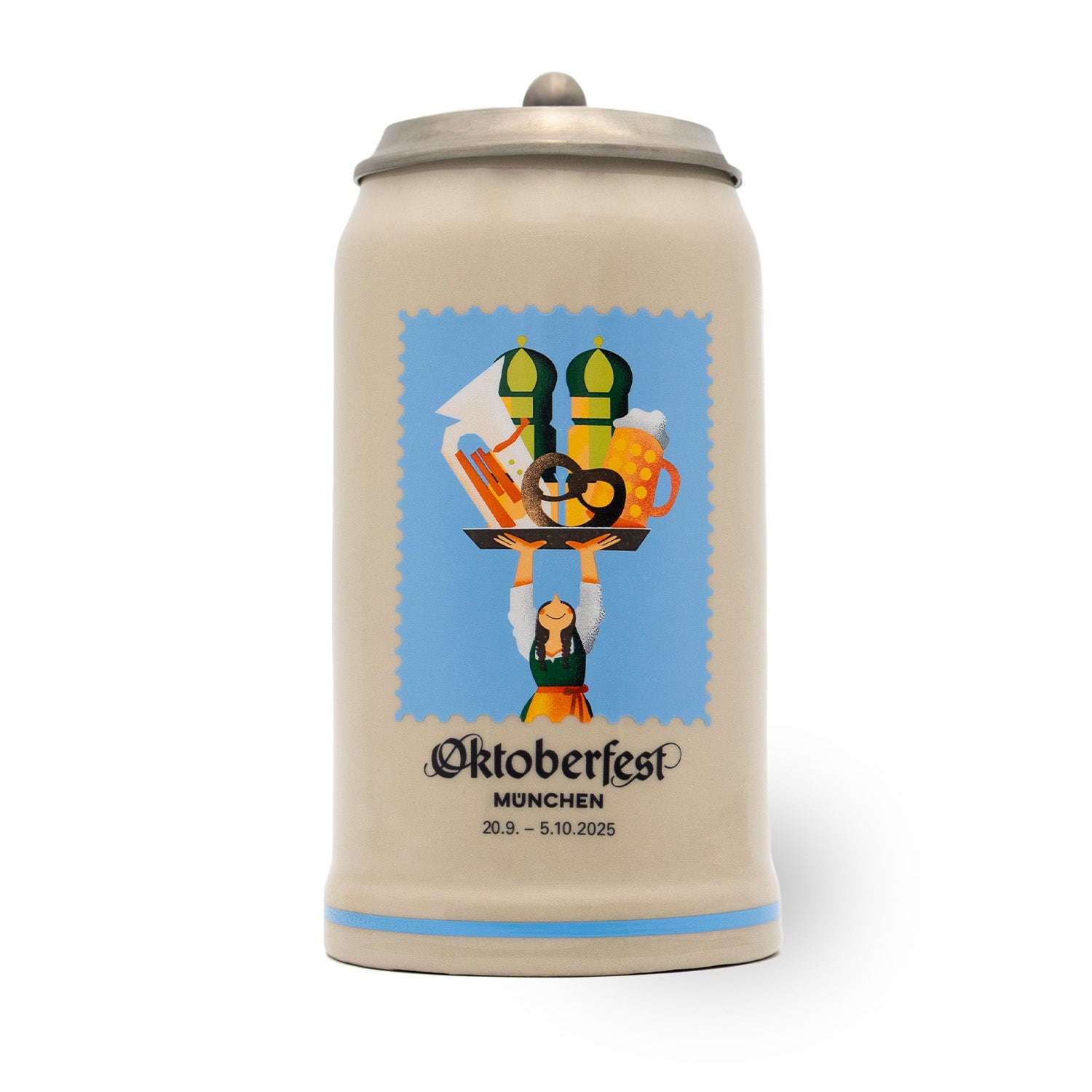 Offizieller Oktoberfestkrug 2025 mit Zinndeckel, Münchner Kindl auf Tablett mit Bier, Brezel und Würsten.