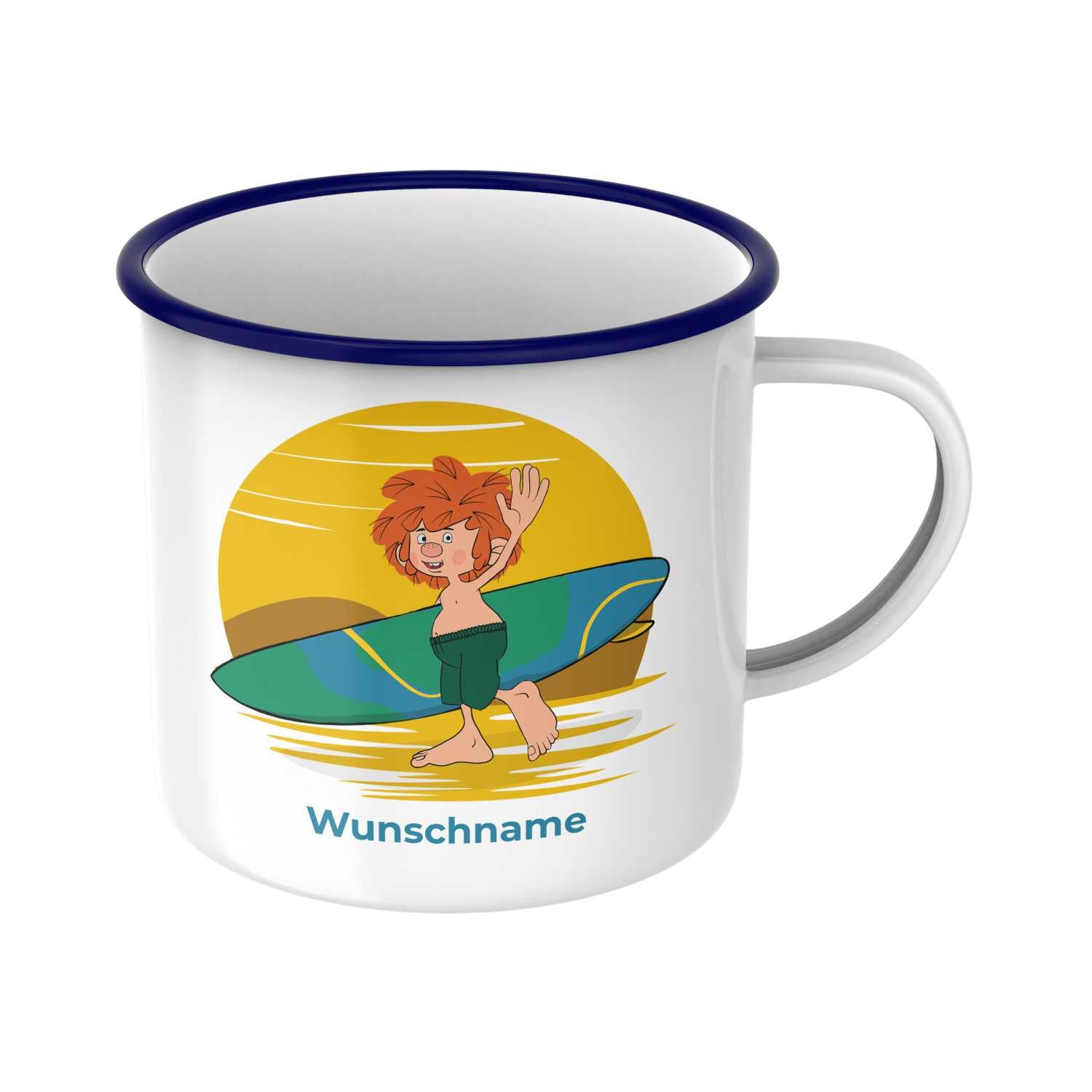 Pumuckl Emaille-Tasse Surfer weiß mit blauem Rand, Motiv Pumuckl mit Surfbrett am Strand, Text Wunschname.