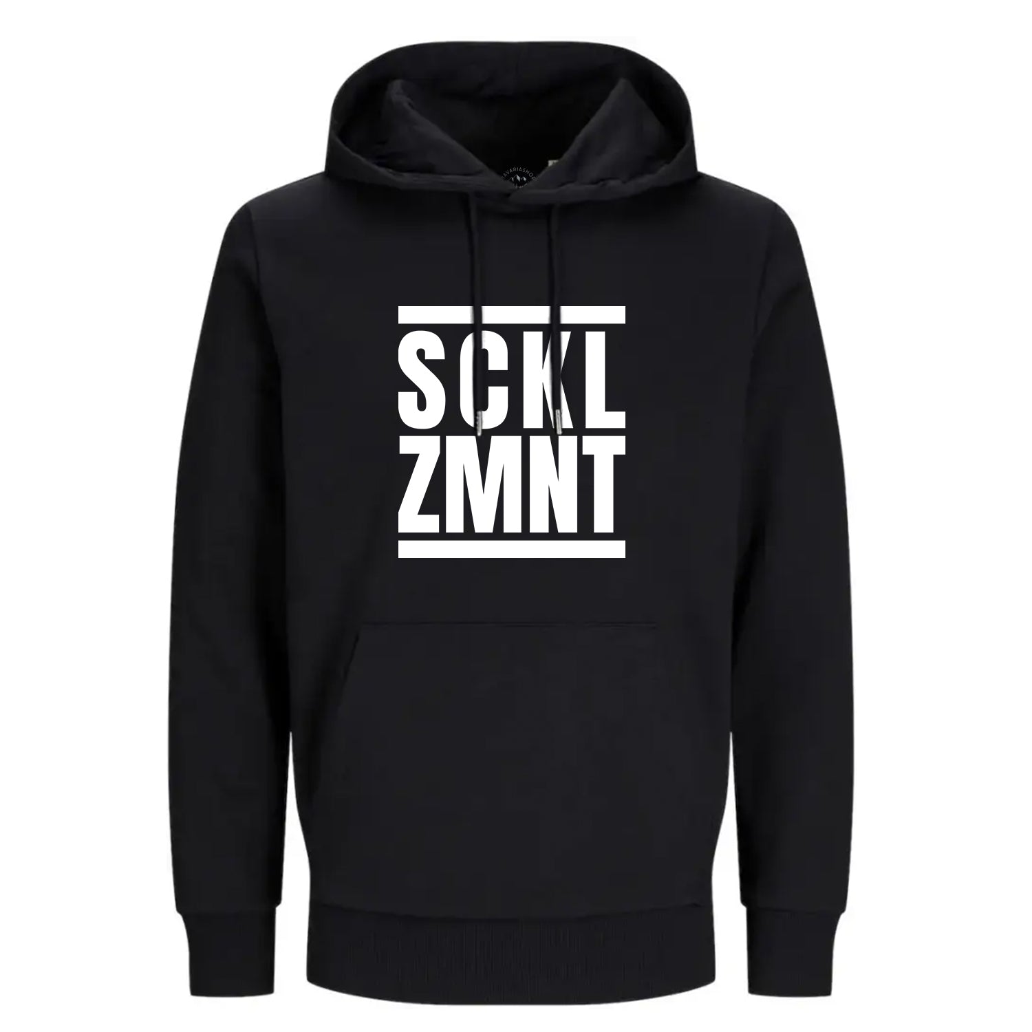 Schwarzer Hoodie "Sacklzement" mit weißem SCKL ZMNT Schriftzug auf der Brust und Kordelzugkapuze.
