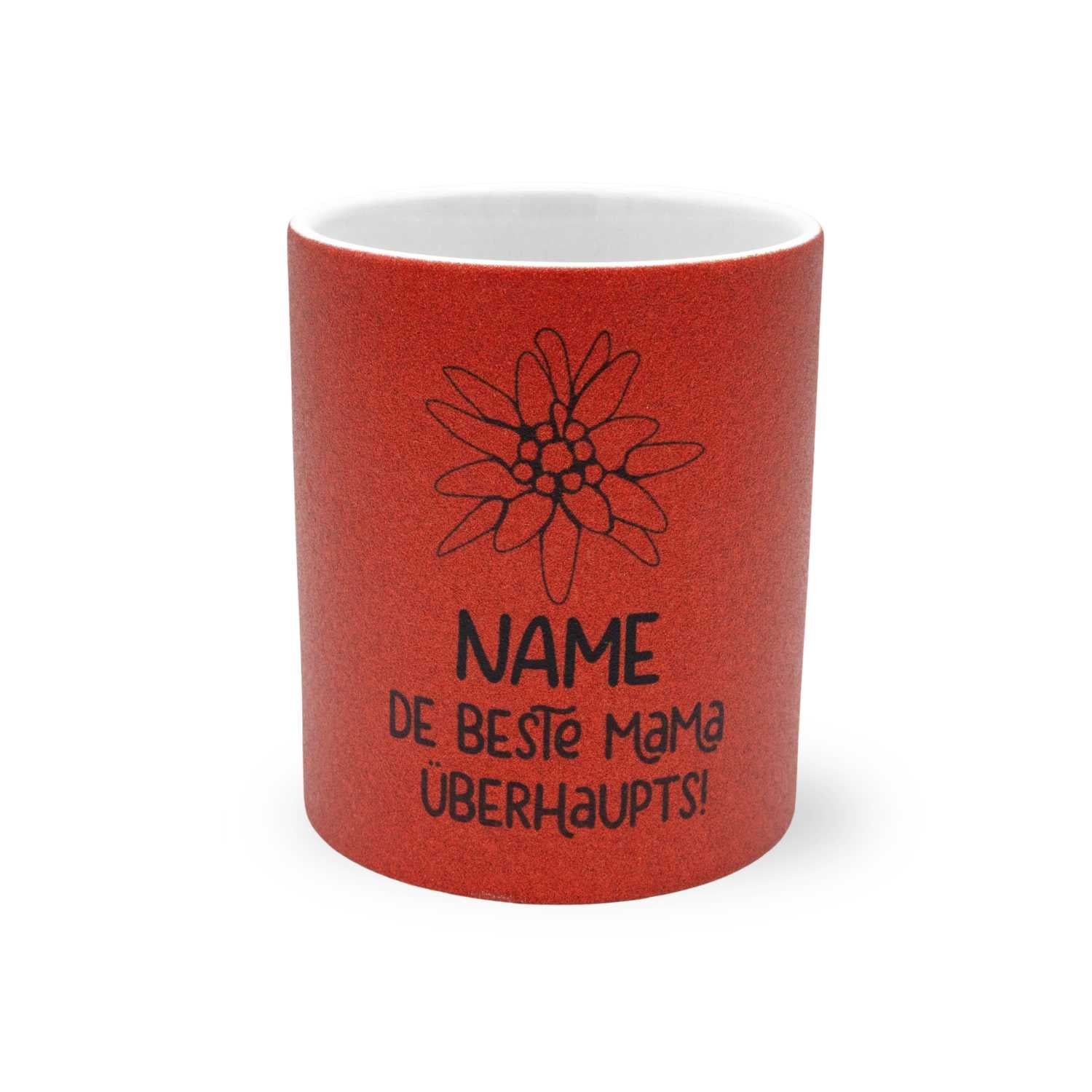 Rotes Kaffee Haferl "De beste Mama überhaupts" personalisiert, mit schwarzer Edelweiss Blume und Text.