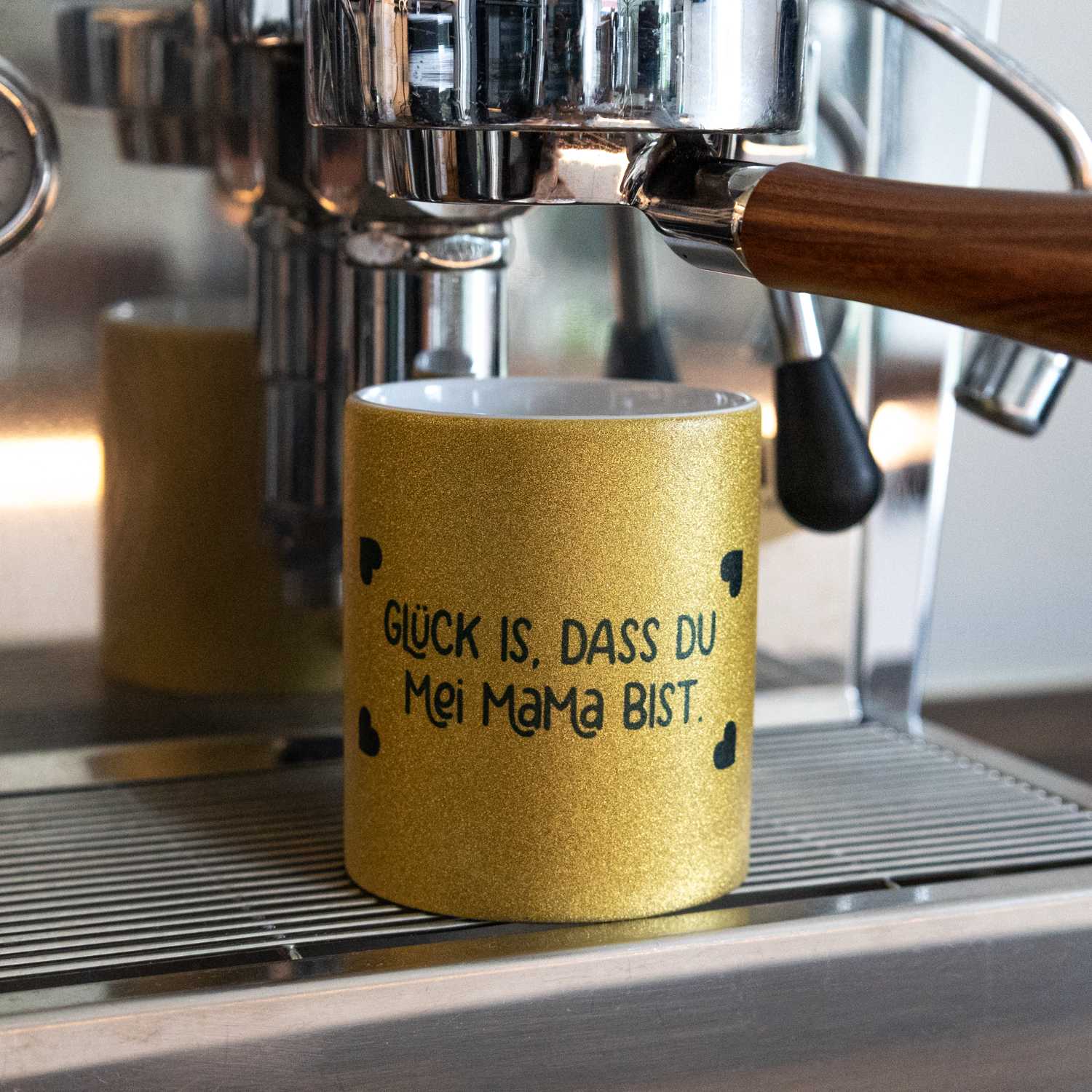 Glitzer goldener Kaffee Haferl Glück is, dass du mei Mama bist. auf Siebträgermaschine, Geschenk Muttertag