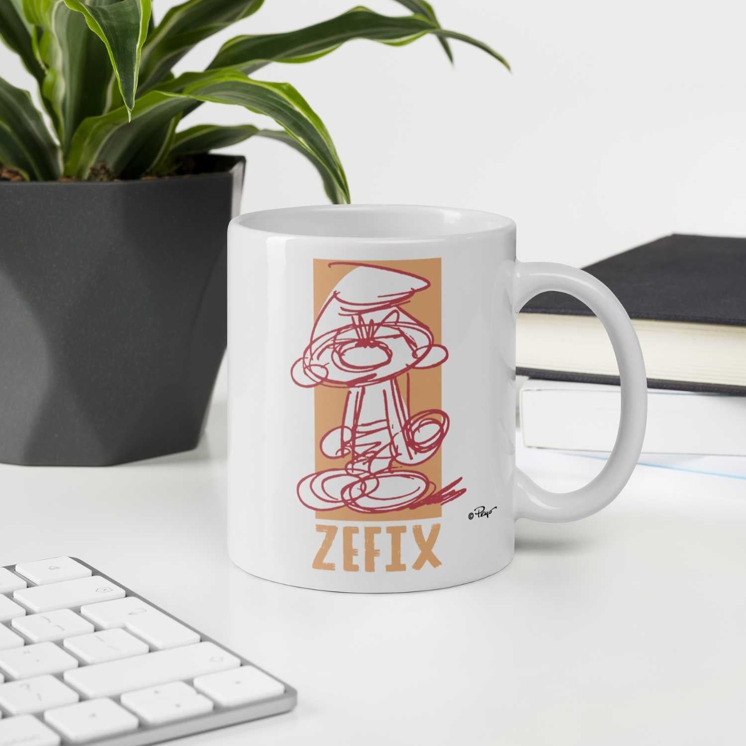 Weiße ®Die Schlümpfe Tasse Zefix mit humorvoller roter Schablonenfigur und Schriftzug auf braunem Hintergrund.