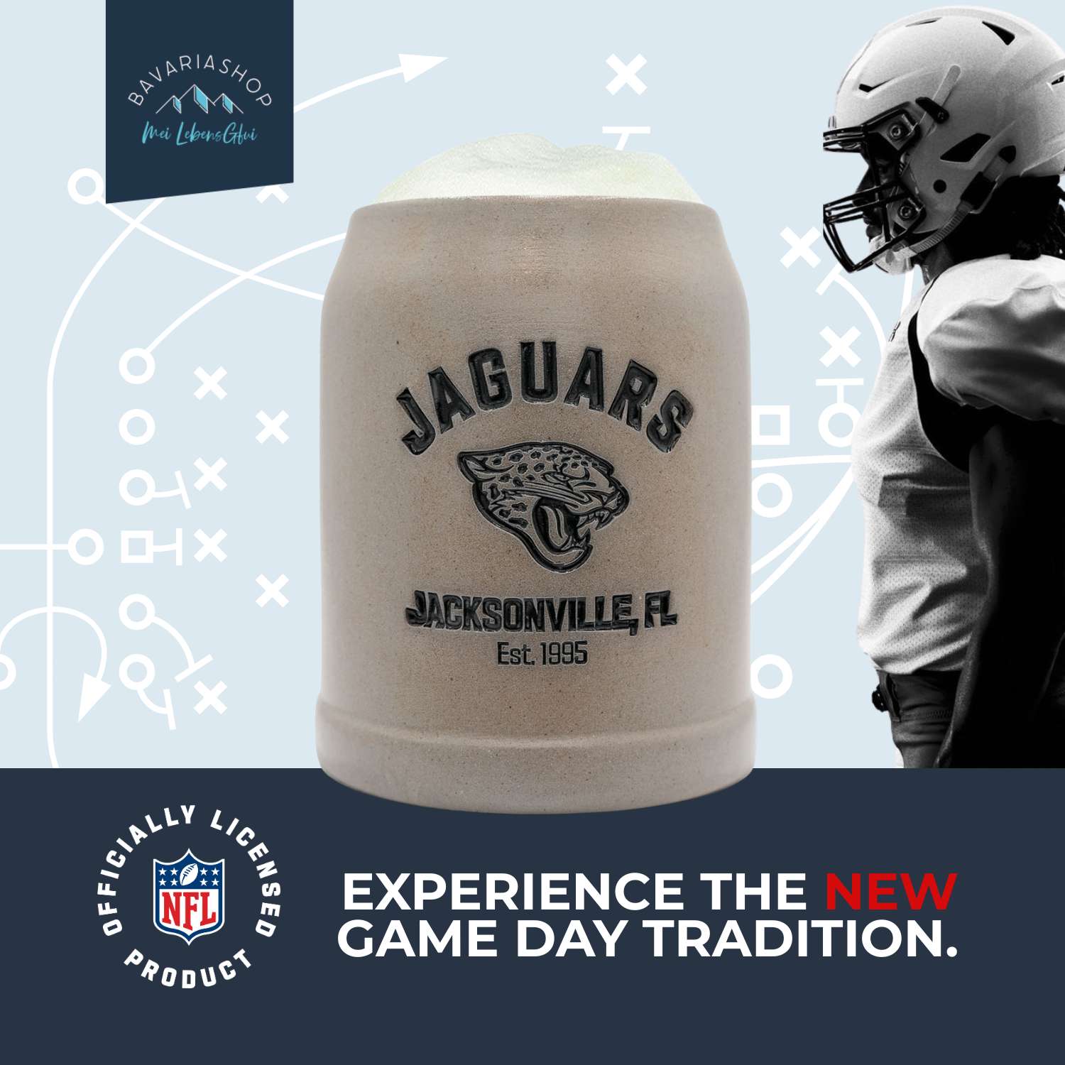 NFL PREMIUM Teamkrug Jacksonville Jaguars aus Steinzeug mit Logo und Schriftzug, gefüllt mit Bier, neben NFL-Spieler.
