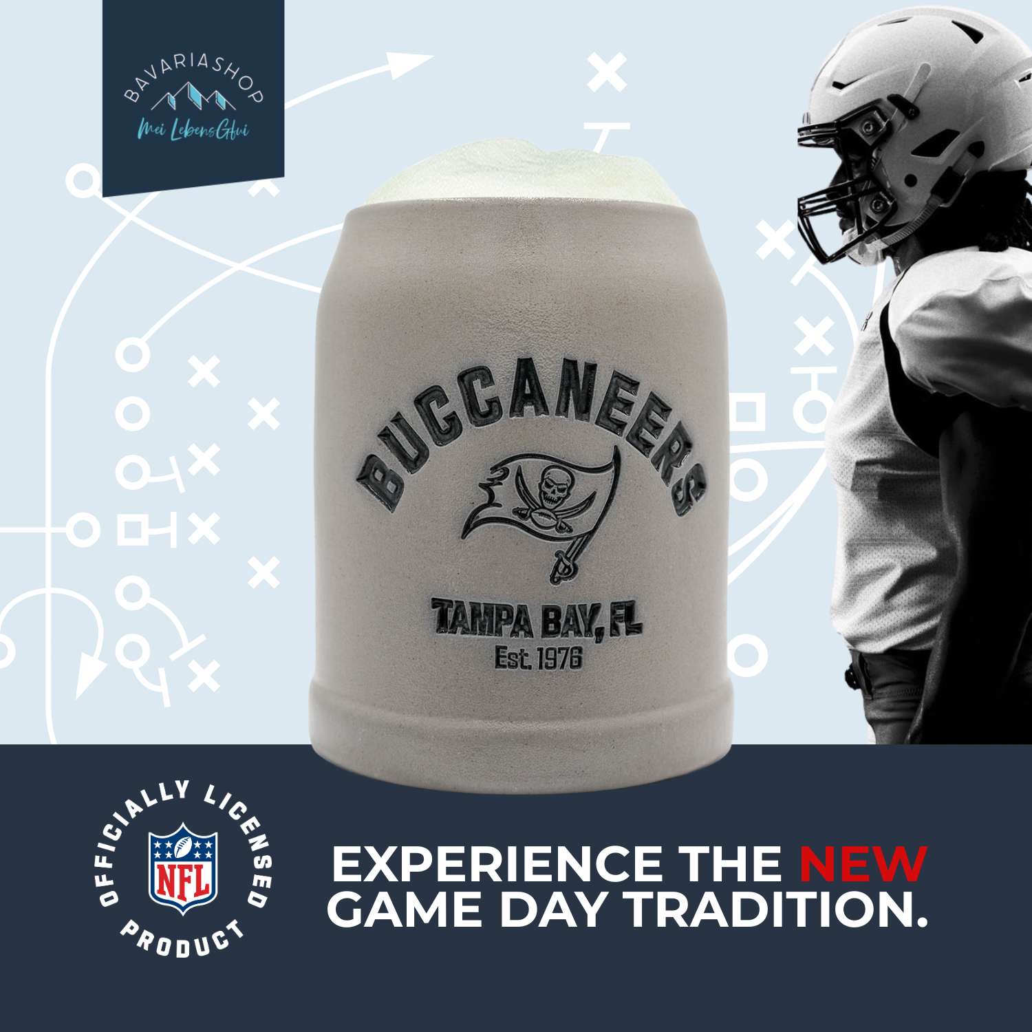 NFL PREMIUM Teamkrug Tampa Bay Buccaneers aus Steingut, mit Schaum und Footballspieler im Hintergrund.