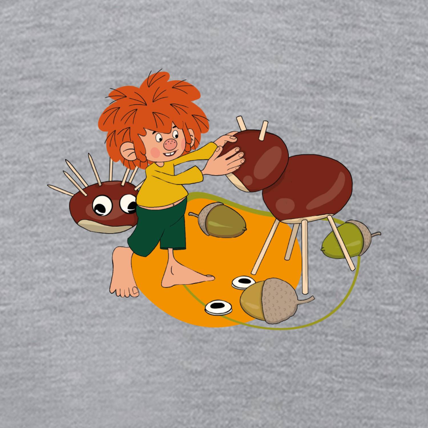 Pumuckl Baby T-Shirt "Natur narrisch" mit Pumuckl beim Kastanienmännchen bauen und kleinen Eicheln.