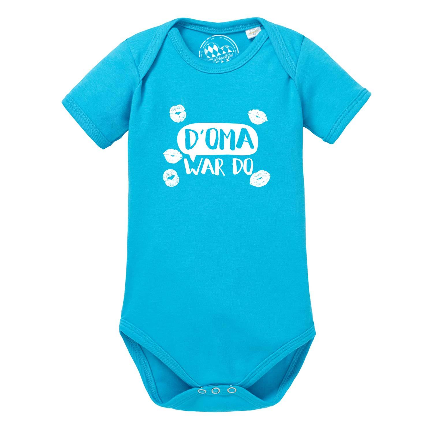 Türkisblauer Baby Body D' Oma war do... mit weißem Schriftzug und Kussmund-Prints aus Baumwolle