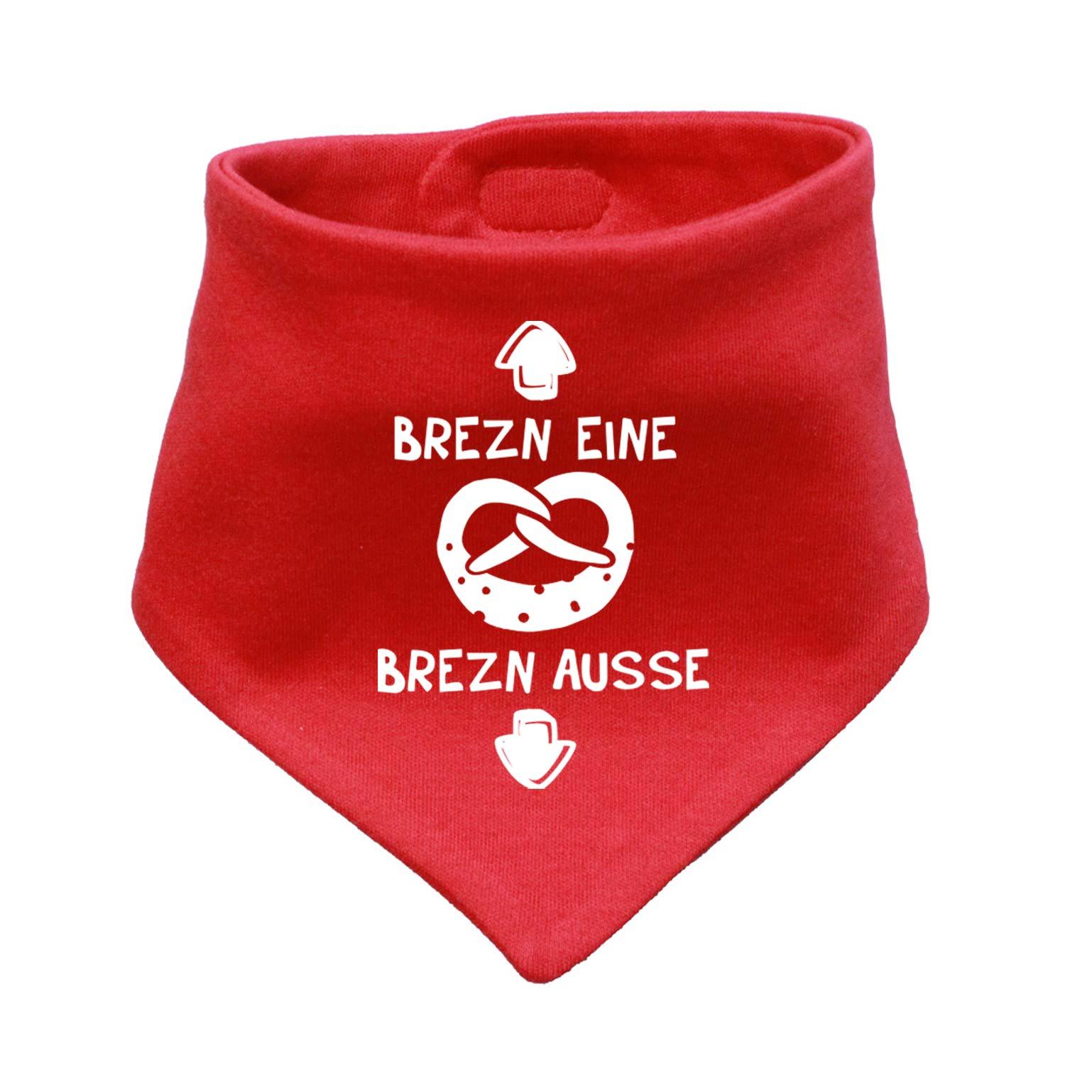 Rotes Babyhalstuch "Brezn" mit weißem Brezel-Motiv und Schriftzug "BREZN EINE BREZN AUSSE" für Babys.