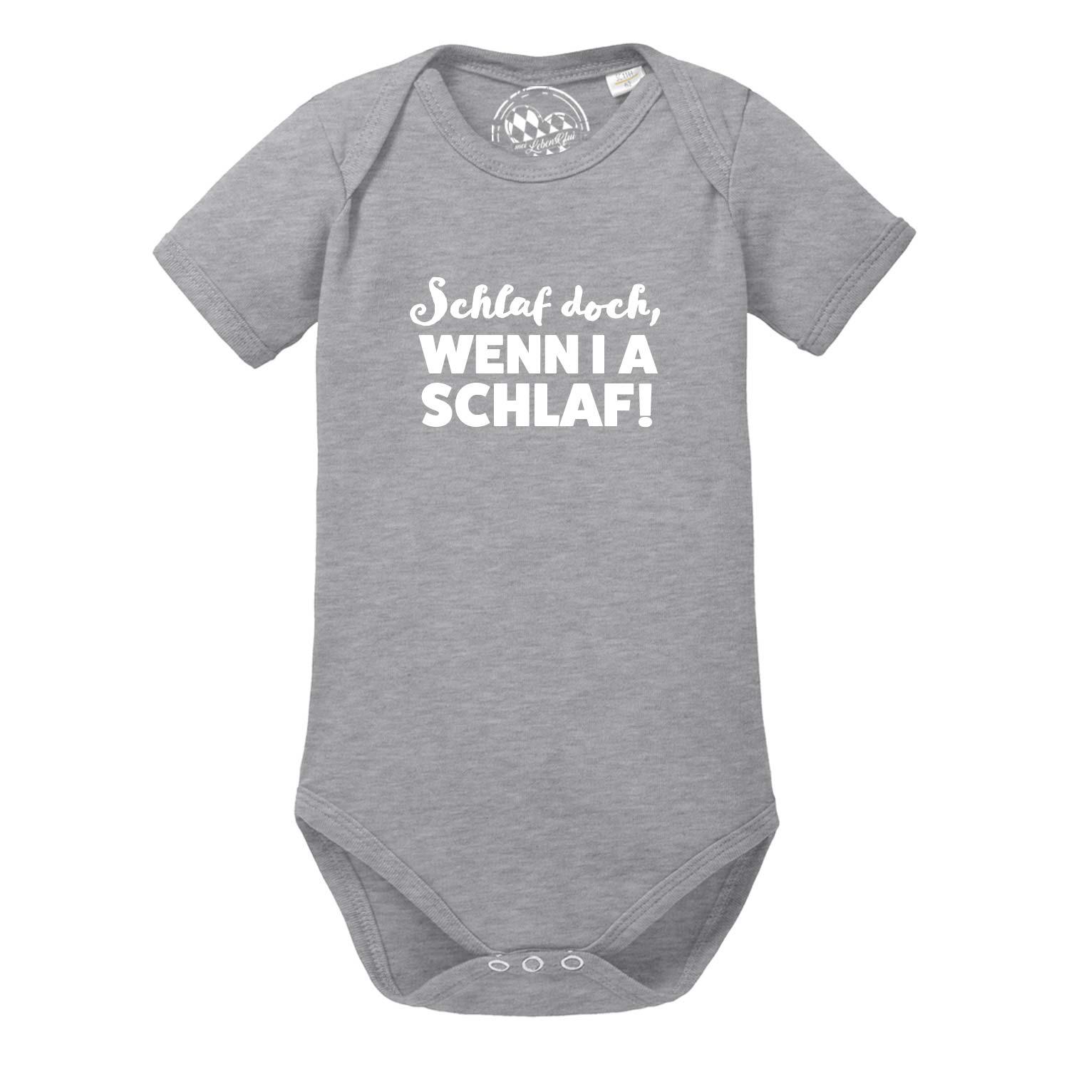 Grauer Baby Body mit Aufschrift "...wenn i a schlaf!!" und kurzen Ärmeln.