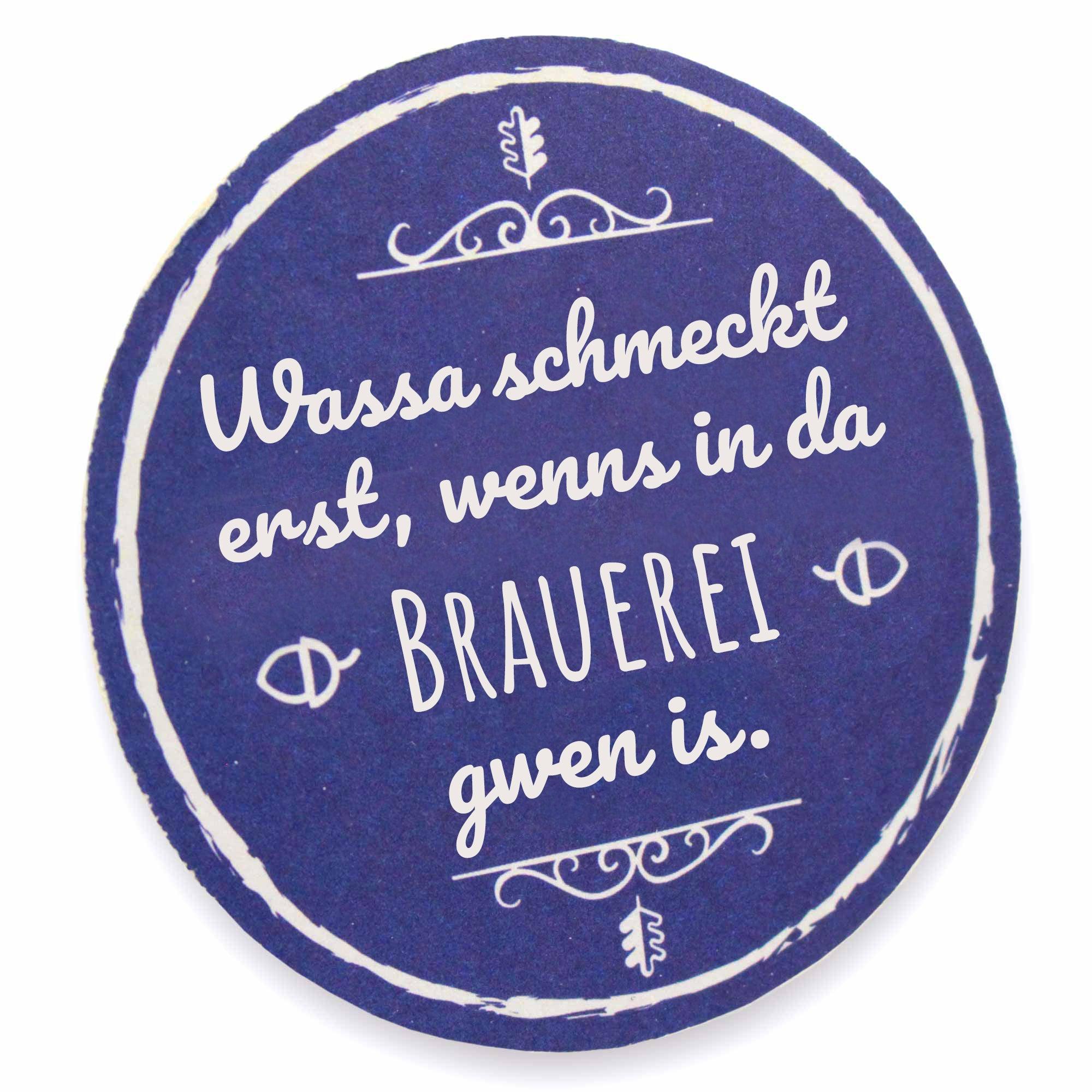 Runder Bierdeckel mit weißer Schrift Wassa schmeckt erst wenns in da Brauerei gwen is für Geschenkbox Bierdimpfe.