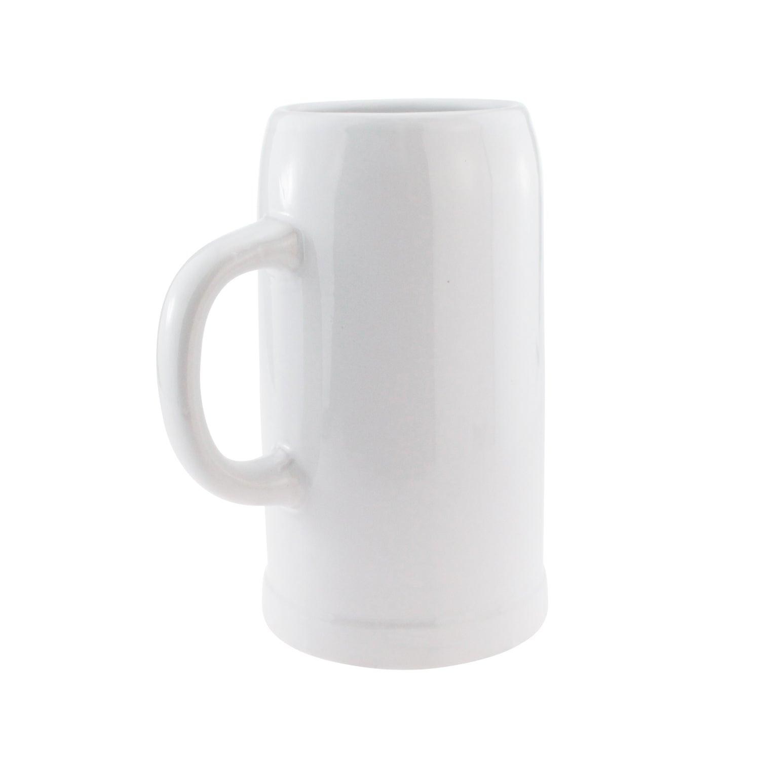 Schlichter weißer Bierkrug aus Keramik mit Henkel, ideal für Gravuren und personalisierte Geschenke.
