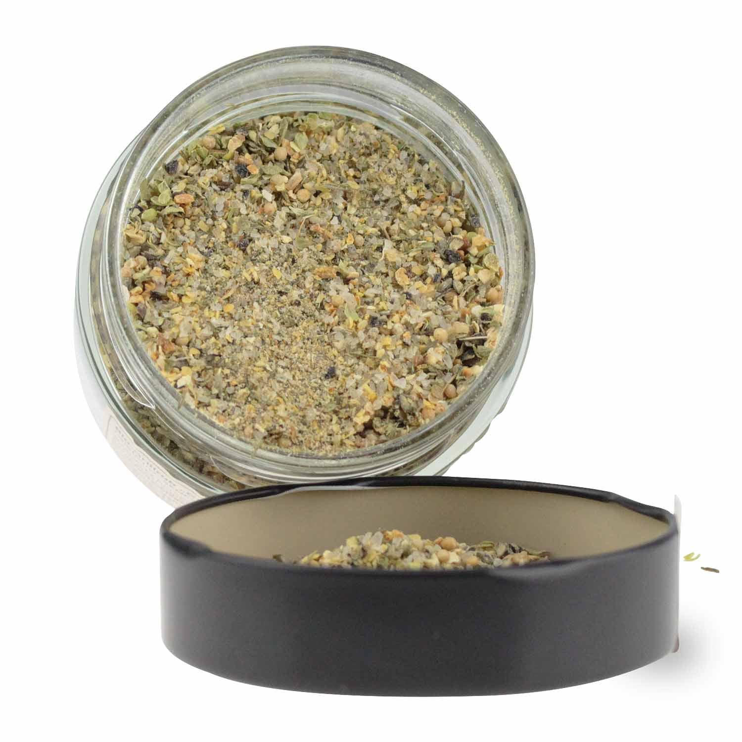 Grobes Bio-Grillrub-Salz mit Alpensteinsalz und Gewürzen in rötlich-brauner Körnung, Inhalt: 80 g.