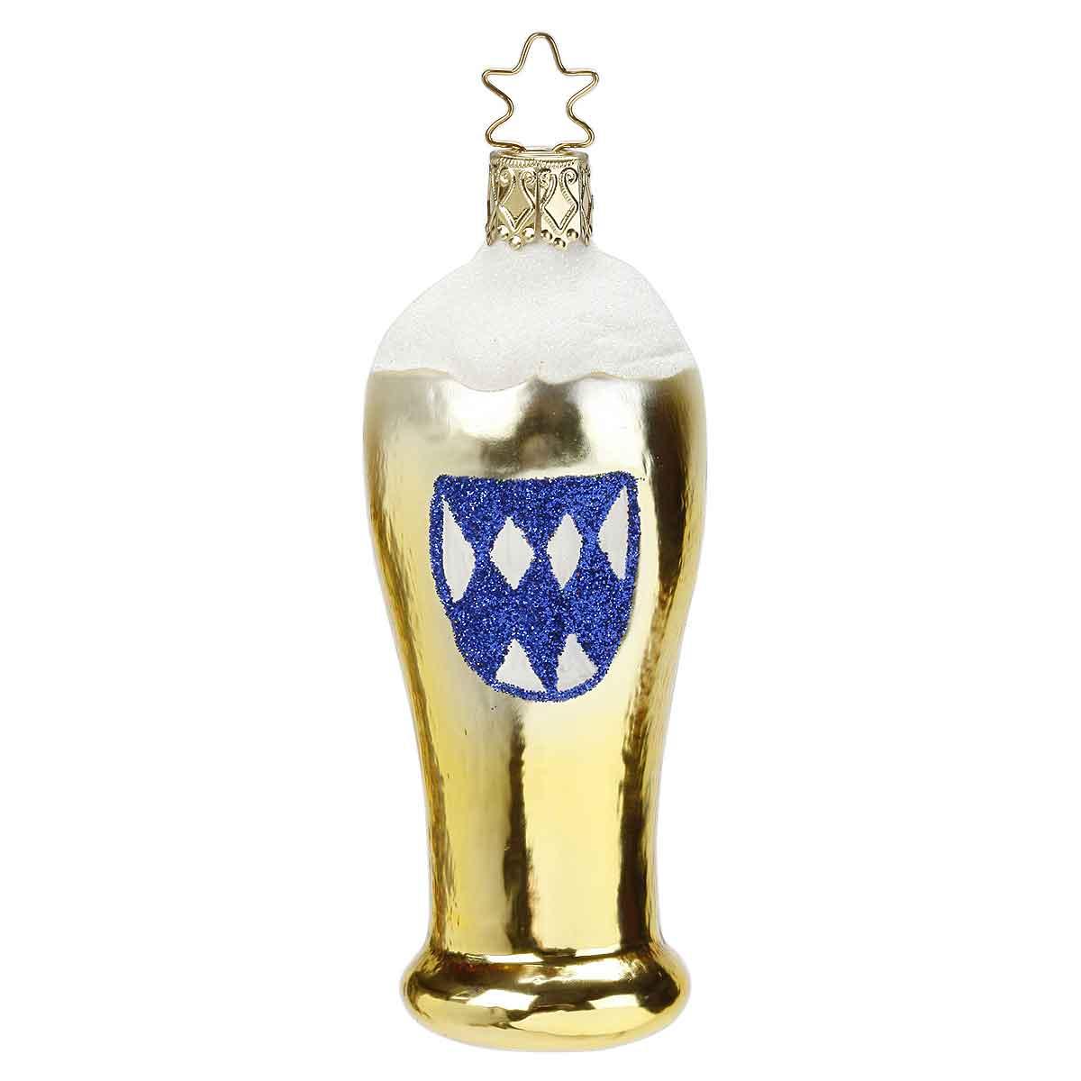 Goldener Christbaumschmuck in Form eines Bierglases mit bayerischem Staatswappen und Schaumkrone, glitzernd.