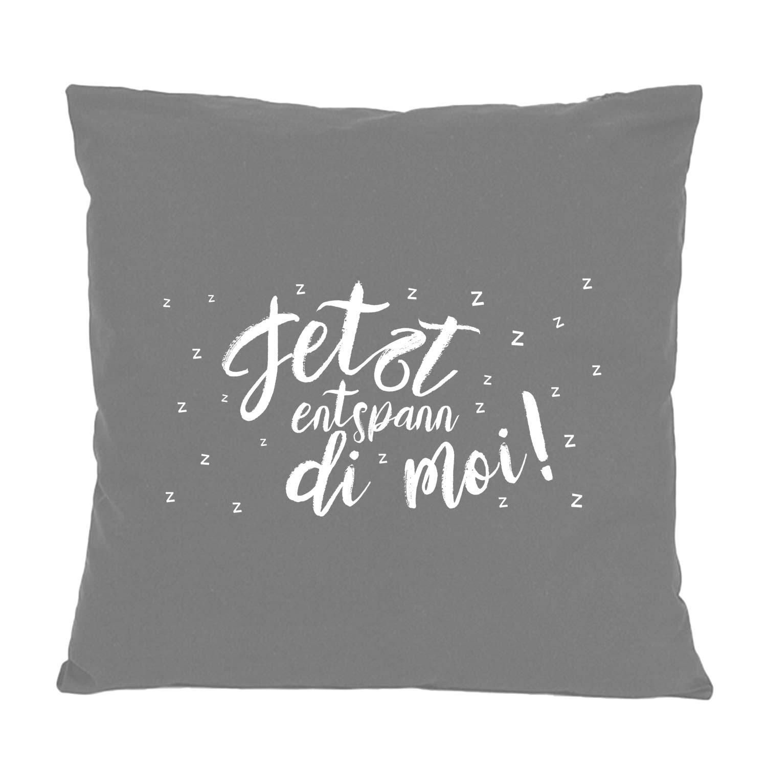 Graues Kissen mit weißem Text "Jetzt entspann di moi!" und schlafenden "Z" Symbolen, Deko-Kissen.