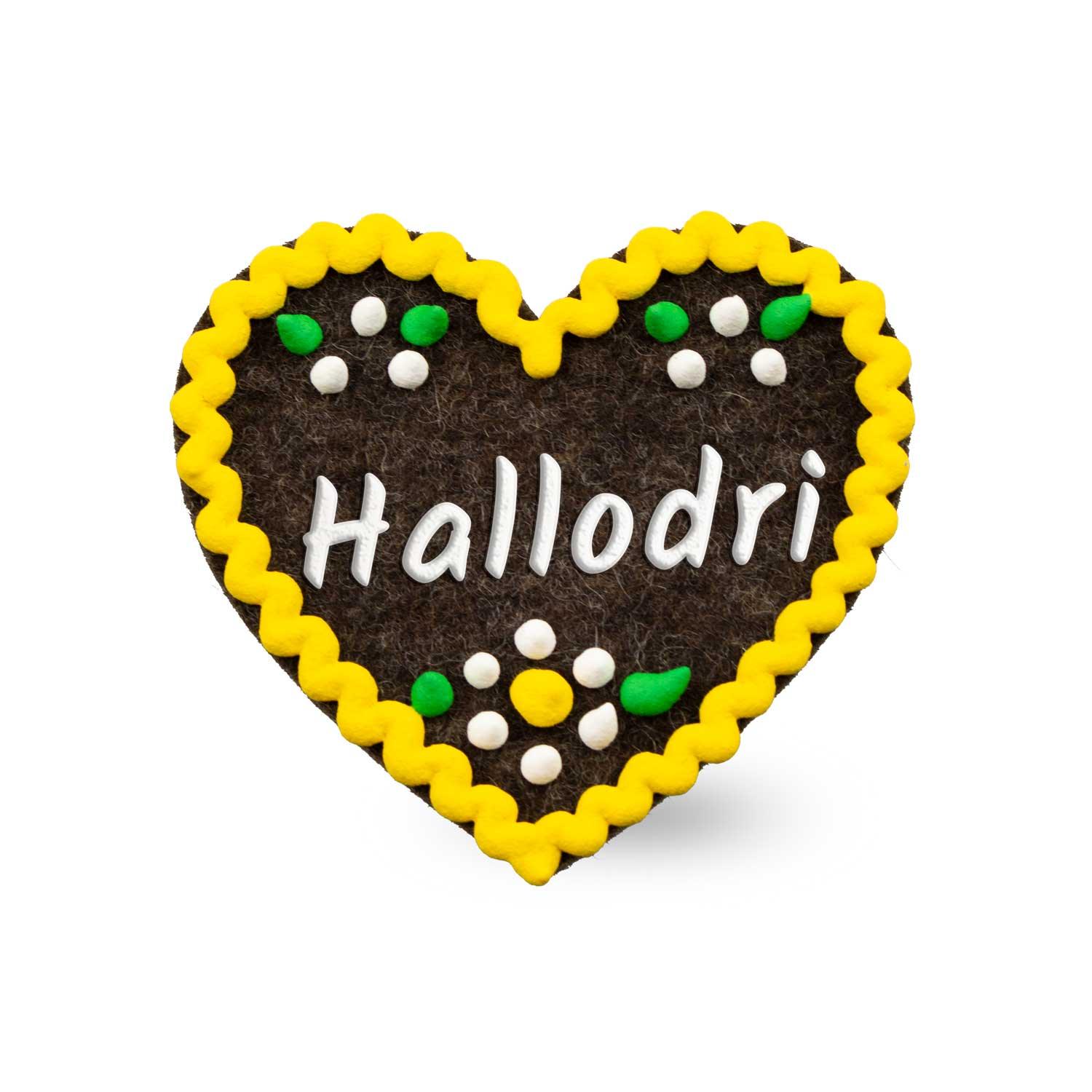 Brauner Filzherz-Anstecker "Hallodri" mit gelber Bordüre und bunten Verzierungen, für Trachtenmode.