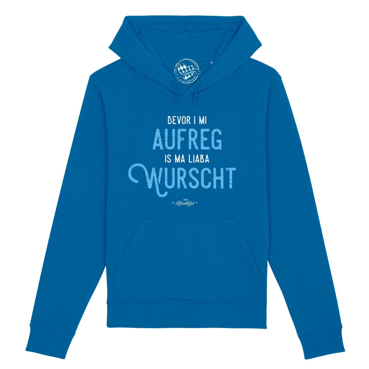 Blauer Hoodie "Bevor i mi aufreg..." mit weißer Schrift, Kapuze und Bauchtasche. Jugendlicher Kapuzenpullover im bayerischen Stil.