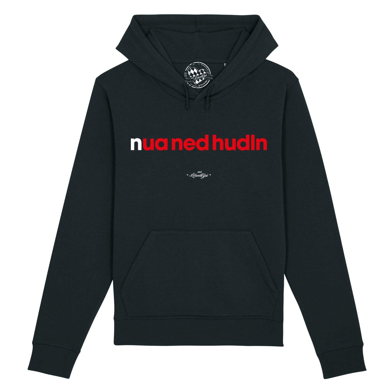 Schwarzer Herren Hoodie Nua ned hudln mit rotem Schriftzug und weißem Akzent, Kängurutasche.