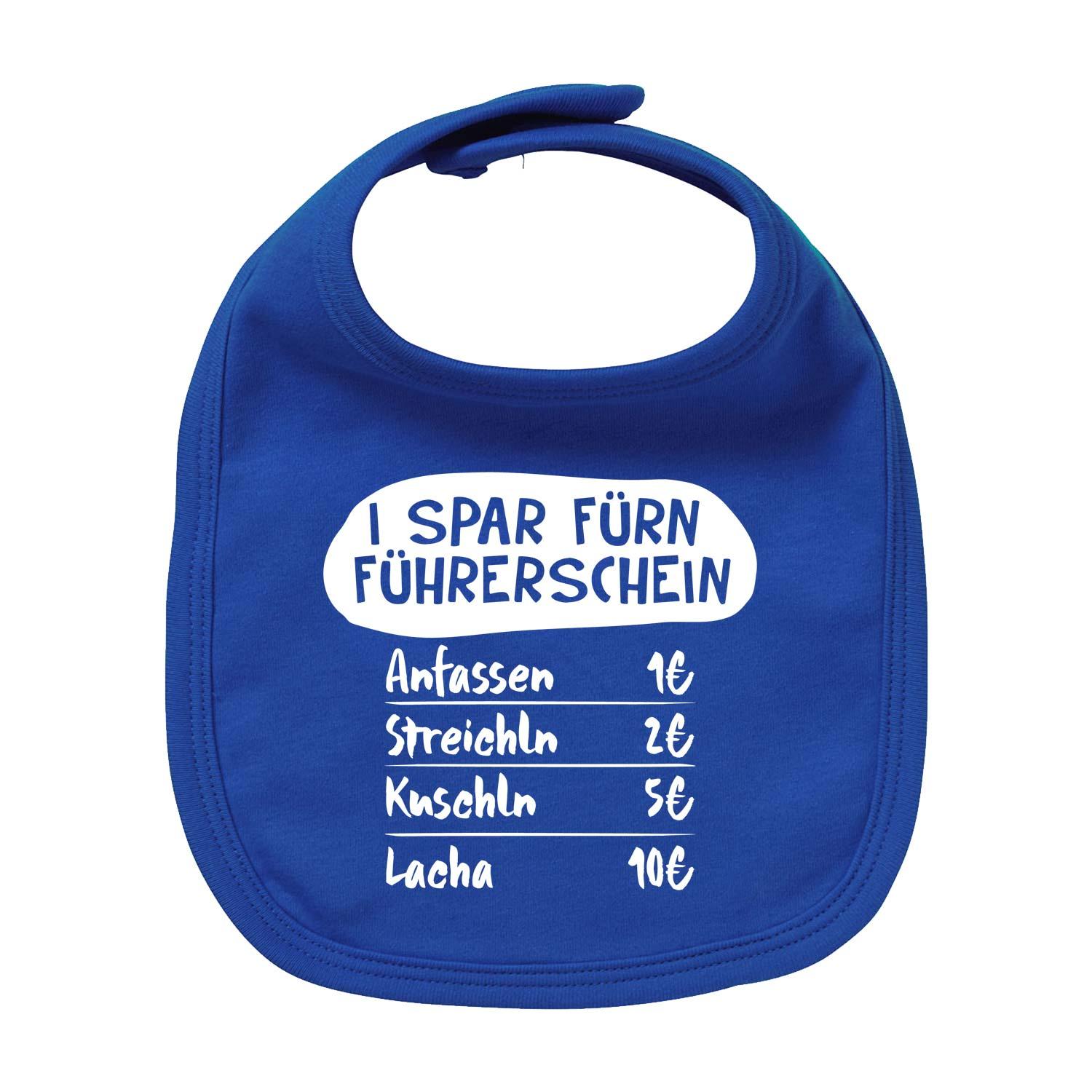 Blaues Baby-Lätzchen mit weißem Text "I spar fürn Führerschein" und Preise für Streicheleinheiten.